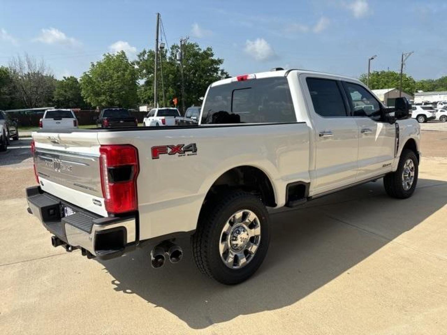 2024 Star White Metallic Tri-Coat /Java Ford F-250SD King Ranch (1FT8W2BT2RE) with an Power Stroke 6.7L V8 DI 32V OHV Turbodiesel engine, Automatic transmission, located at 1105 E Mulberry, Kaufman, TX, 75142, (972) 962-2151, 32.589550, -96.300926 - Photo#5