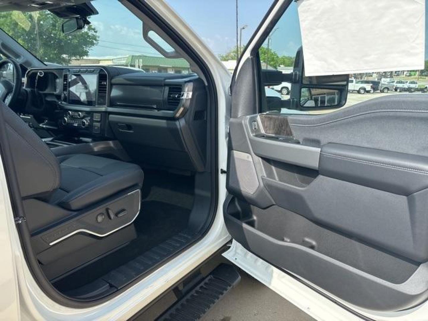 2024 Star White Metallic Tri-Coat /Black Onyx Ford F-250SD Lariat (1FT8W2BT2RE) with an Power Stroke 6.7L V8 DI 32V OHV Turbodiesel engine, Automatic transmission, located at 1105 E Mulberry, Kaufman, TX, 75142, (972) 962-2151, 32.589550, -96.300926 - Star White Metallic Tri-Coat 2024 Ford F-250SD 4D Crew Cab Lariat 4WD 10-Speed Automatic Power Stroke 6.7L V8 DI 32V OHV Turbodiesel 4WD.<br><br><br>Please call Paul Murrey Ford Inc. In Kaufman Texas A Family Dealership Since 1952 Serving the Dallas Fort Worth and East Texas areas for over 70 years. - Photo#16