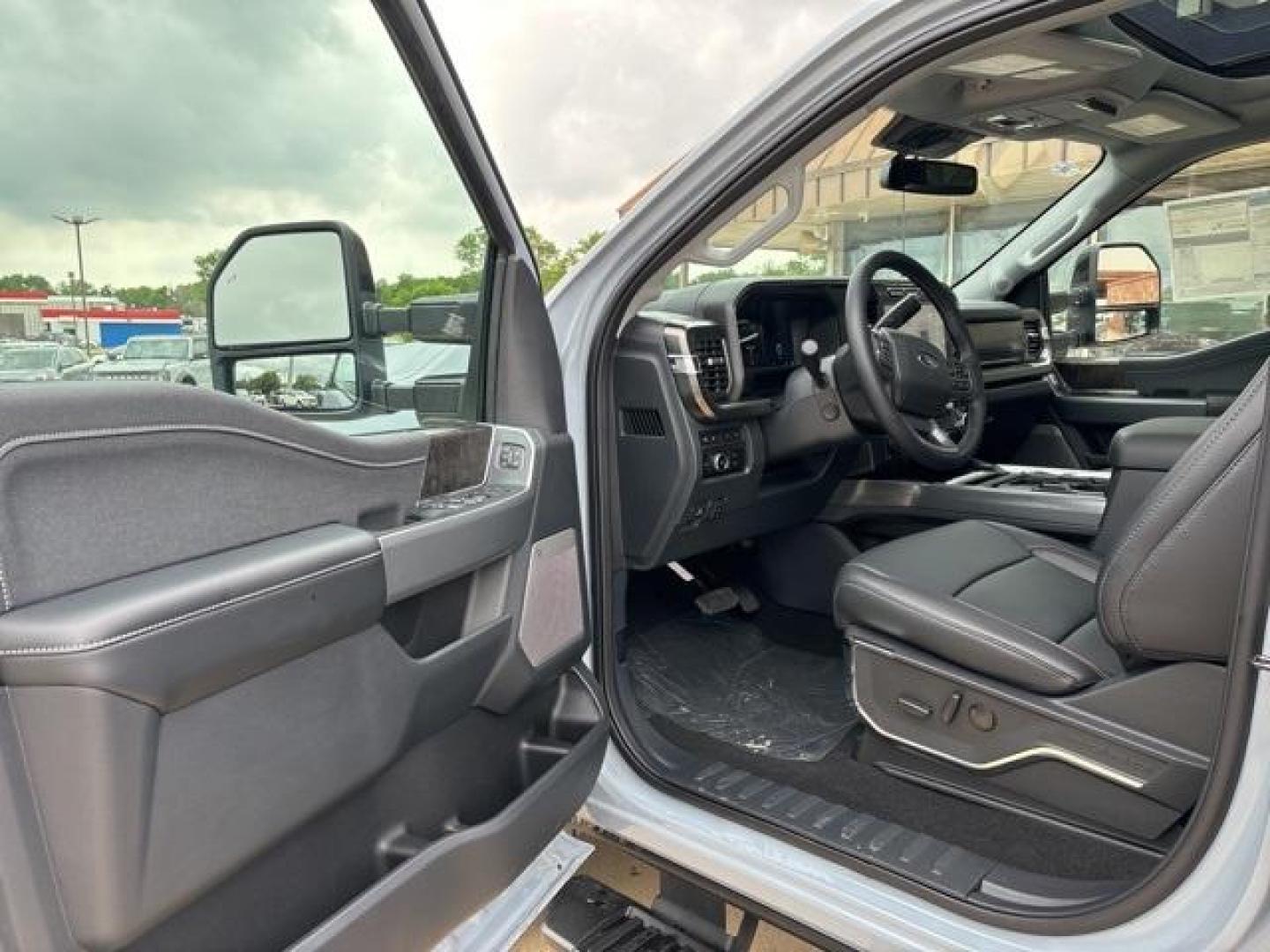 2024 Glacier Gray Metallic Tri-Coat /Black Onyx Ford F-250SD Lariat (1FT8W2BT9RE) with an Power Stroke 6.7L V8 DI 32V OHV Turbodiesel engine, Automatic transmission, located at 1105 E Mulberry, Kaufman, TX, 75142, (972) 962-2151, 32.589550, -96.300926 - Glacier Gray Metallic Tri-Coat 2024 Ford F-250SD 4D Crew Cab Lariat 4WD 10-Speed Automatic Power Stroke 6.7L V8 DI 32V OHV Turbodiesel 4WD.<br><br><br>Please call Paul Murrey Ford Inc. In Kaufman Texas A Family Dealership Since 1952 Serving the Dallas Fort Worth and East Texas areas for over 70 year - Photo#9