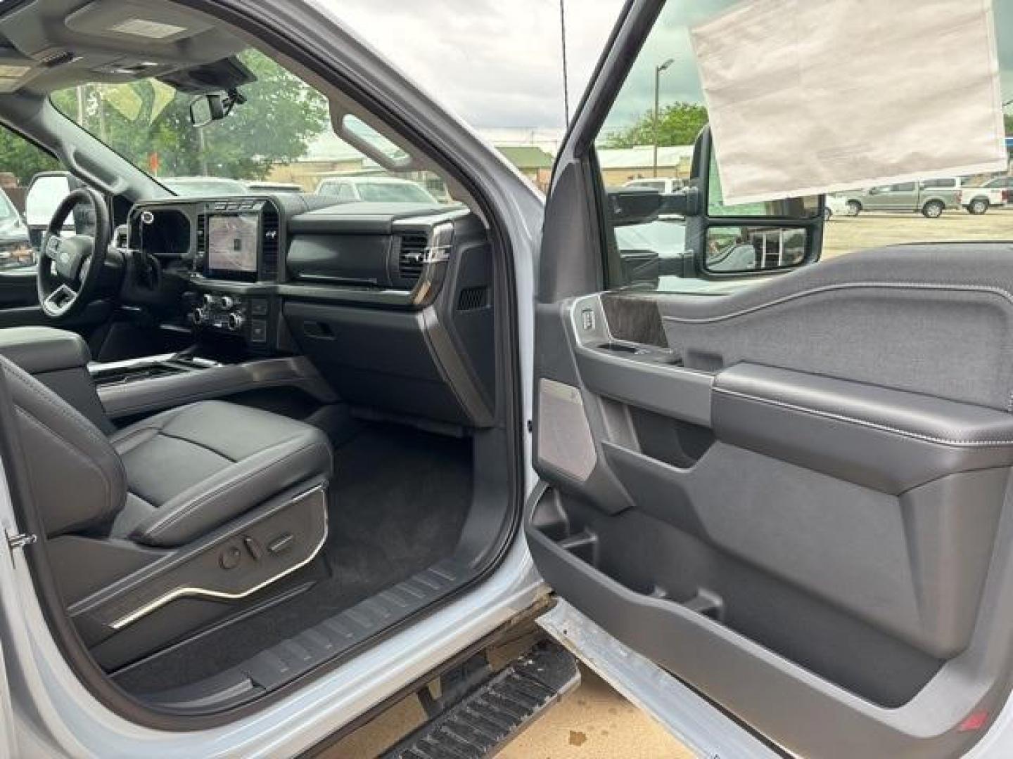 2024 Glacier Gray Metallic Tri-Coat /Black Onyx Ford F-250SD Lariat (1FT8W2BT9RE) with an Power Stroke 6.7L V8 DI 32V OHV Turbodiesel engine, Automatic transmission, located at 1105 E Mulberry, Kaufman, TX, 75142, (972) 962-2151, 32.589550, -96.300926 - Glacier Gray Metallic Tri-Coat 2024 Ford F-250SD 4D Crew Cab Lariat 4WD 10-Speed Automatic Power Stroke 6.7L V8 DI 32V OHV Turbodiesel 4WD.<br><br><br>Please call Paul Murrey Ford Inc. In Kaufman Texas A Family Dealership Since 1952 Serving the Dallas Fort Worth and East Texas areas for over 70 year - Photo#17