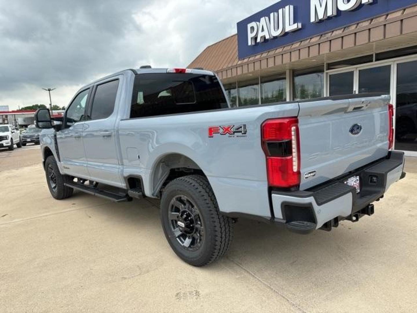 2024 Glacier Gray Metallic Tri-Coat /Black Onyx Ford F-250SD Lariat (1FT8W2BT9RE) with an Power Stroke 6.7L V8 DI 32V OHV Turbodiesel engine, Automatic transmission, located at 1105 E Mulberry, Kaufman, TX, 75142, (972) 962-2151, 32.589550, -96.300926 - Glacier Gray Metallic Tri-Coat 2024 Ford F-250SD 4D Crew Cab Lariat 4WD 10-Speed Automatic Power Stroke 6.7L V8 DI 32V OHV Turbodiesel 4WD.<br><br><br>Please call Paul Murrey Ford Inc. In Kaufman Texas A Family Dealership Since 1952 Serving the Dallas Fort Worth and East Texas areas for over 70 year - Photo#3