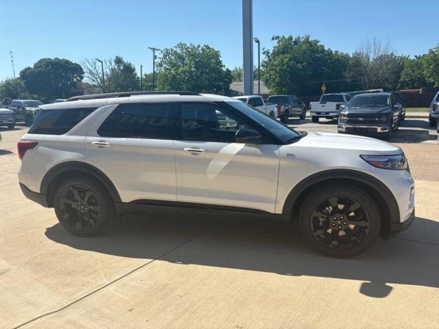 2024 Star White Metallic Tri-Coat /Ebony Ford Explorer ST-Line (1FMSK7KH6RG) with an 2.3L EcoBoost I-4 engine, Automatic transmission, located at 1105 E Mulberry, Kaufman, TX, 75142, (972) 962-2151, 32.589550, -96.300926 - Photo#6