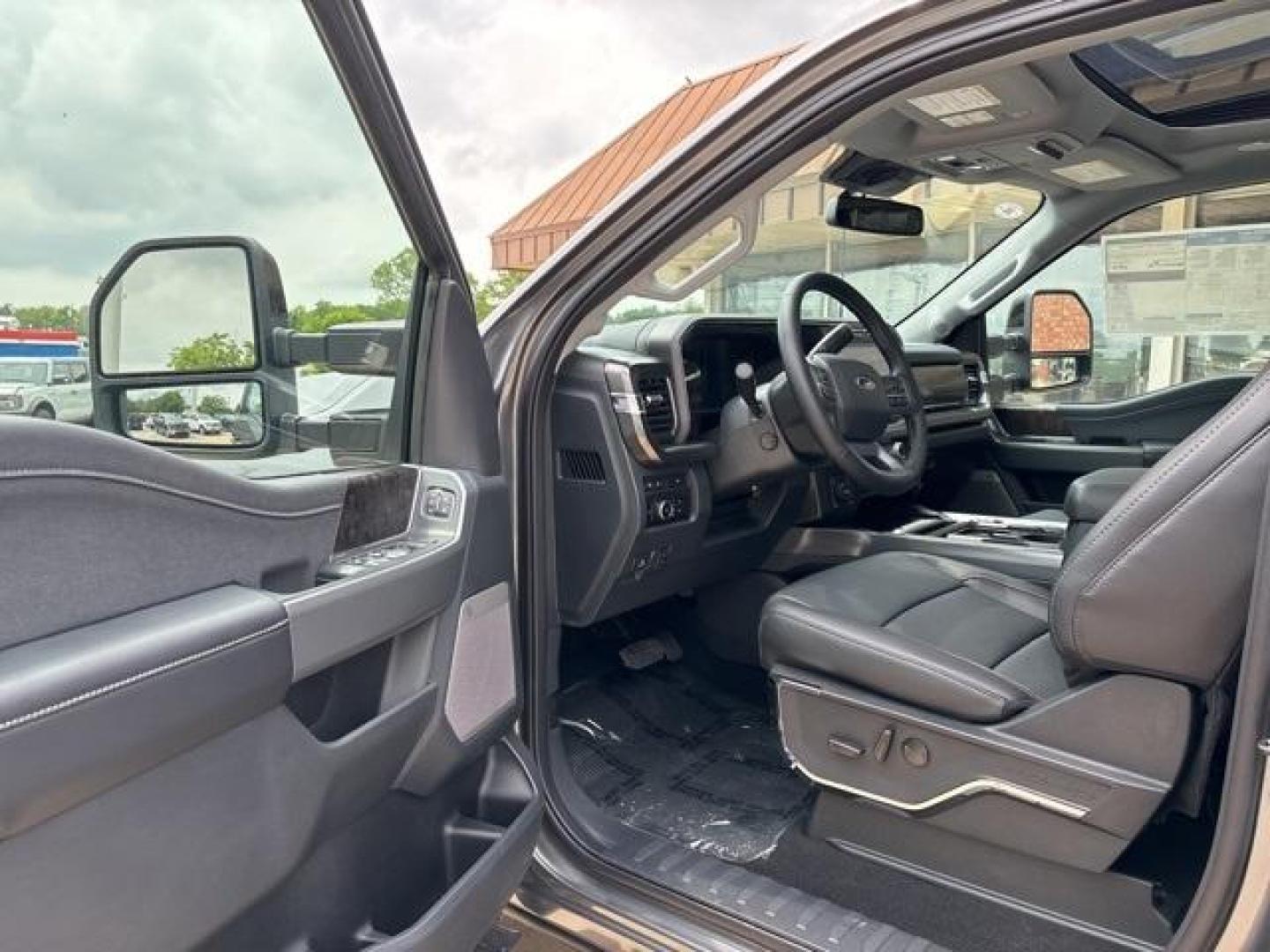 2024 Carbonized Gray Metallic /Black Onyx Ford F-250SD Lariat (1FT8W2BM2RE) with an V8 engine, Automatic transmission, located at 1105 E Mulberry, Kaufman, TX, 75142, (972) 962-2151, 32.589550, -96.300926 - Carbonized Gray Metallic 2024 Ford F-250SD 4D Crew Cab Lariat 4WD 10-Speed Automatic V8 4WD.<br><br><br>Please call Paul Murrey Ford Inc. In Kaufman Texas A Family Dealership Since 1952 Serving the Dallas Fort Worth and East Texas areas for over 70 years. Please call 972-962-2151 www.murreyford.com - Photo#10