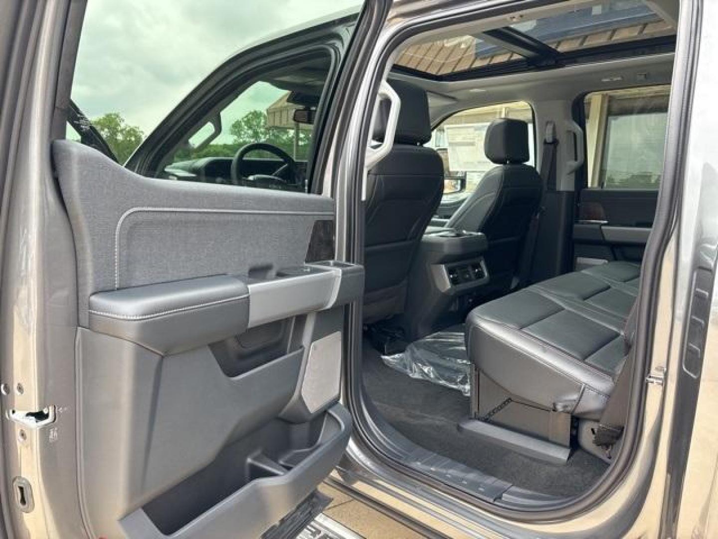 2024 Carbonized Gray Metallic /Black Onyx Ford F-250SD Lariat (1FT8W2BM2RE) with an V8 engine, Automatic transmission, located at 1105 E Mulberry, Kaufman, TX, 75142, (972) 962-2151, 32.589550, -96.300926 - Carbonized Gray Metallic 2024 Ford F-250SD 4D Crew Cab Lariat 4WD 10-Speed Automatic V8 4WD.<br><br><br>Please call Paul Murrey Ford Inc. In Kaufman Texas A Family Dealership Since 1952 Serving the Dallas Fort Worth and East Texas areas for over 70 years. Please call 972-962-2151 www.murreyford.com - Photo#16