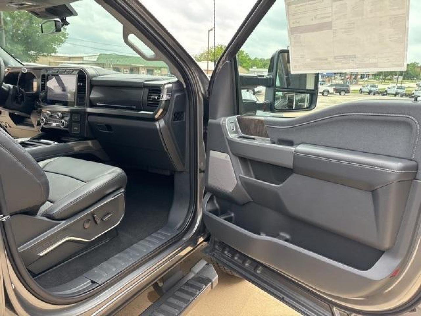 2024 Carbonized Gray Metallic /Black Onyx Ford F-250SD Lariat (1FT8W2BM2RE) with an V8 engine, Automatic transmission, located at 1105 E Mulberry, Kaufman, TX, 75142, (972) 962-2151, 32.589550, -96.300926 - Carbonized Gray Metallic 2024 Ford F-250SD 4D Crew Cab Lariat 4WD 10-Speed Automatic V8 4WD.<br><br><br>Please call Paul Murrey Ford Inc. In Kaufman Texas A Family Dealership Since 1952 Serving the Dallas Fort Worth and East Texas areas for over 70 years. Please call 972-962-2151 www.murreyford.com - Photo#18