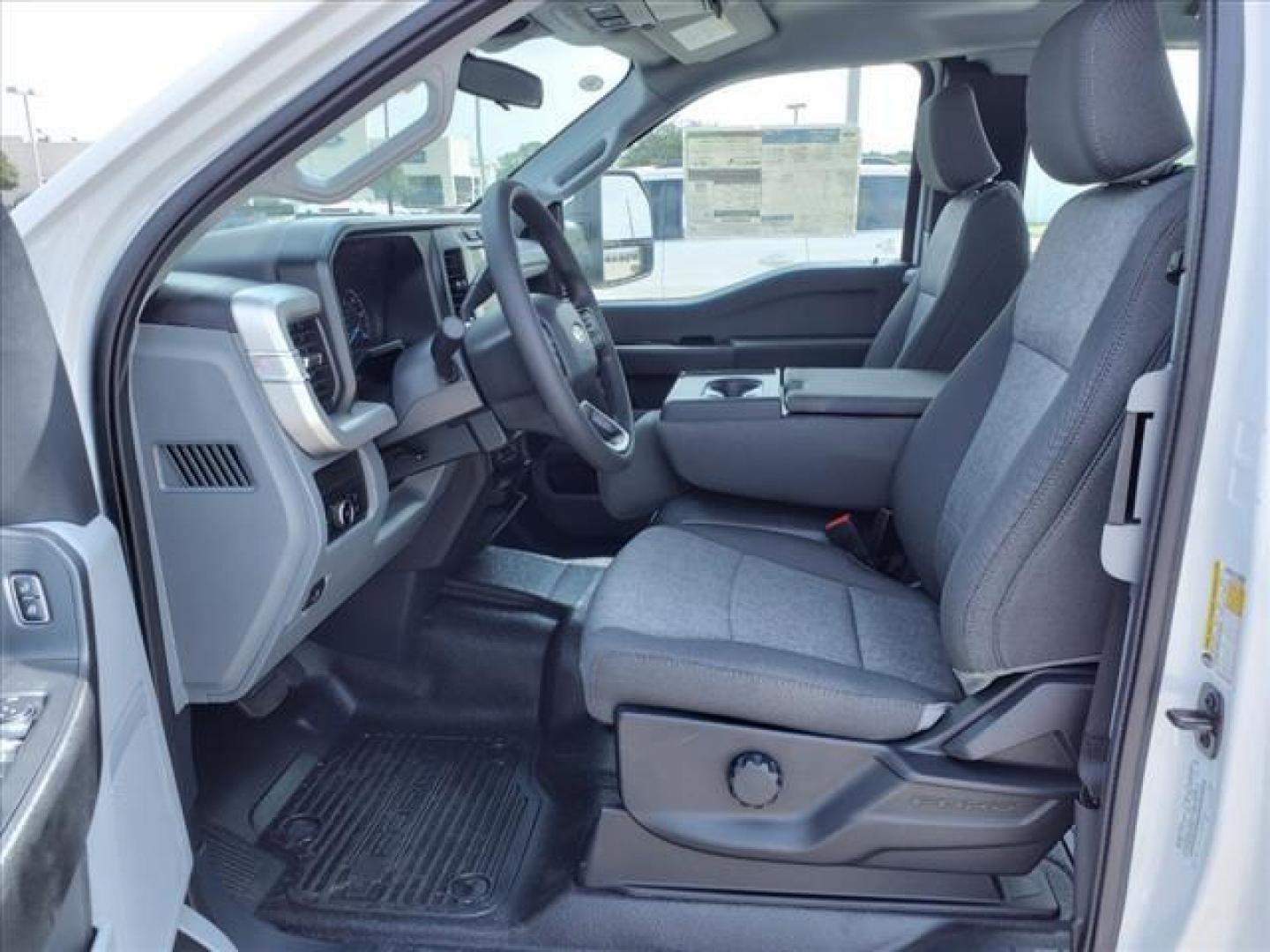 2024 Oxford White /Medium Dark Slate Ford F-250SD XL (1FT7X2BA3RE) with an 6.8L V8 engine, Automatic transmission, located at 1105 E Mulberry, Kaufman, TX, 75142, (972) 962-2151, 32.589550, -96.300926 - Oxford White 2024 Ford F-250SD XL 4WD 10-Speed Automatic 6.8L V8 4WD.<br><br>Recent Arrival!<br><br><br>Please call Paul Murrey Ford Inc. In Kaufman Texas A Family Dealership Since 1952 Serving the Dallas Fort Worth and East Texas areas for over 70 years. Please call 972-962-2151 www.murreyford.com - Photo#16