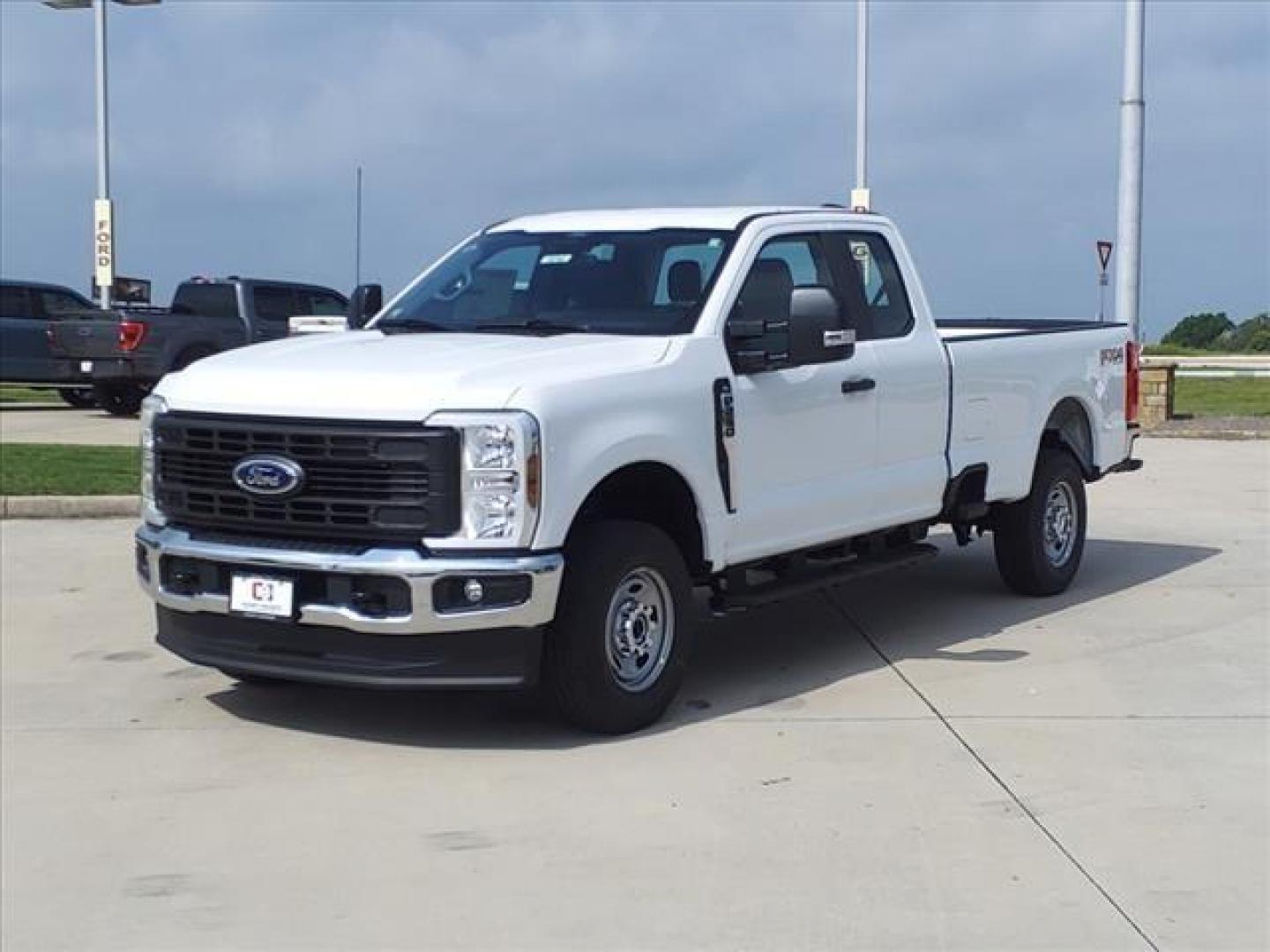 2024 Oxford White /Medium Dark Slate Ford F-250SD XL (1FT7X2BA3RE) with an 6.8L V8 engine, Automatic transmission, located at 1105 E Mulberry, Kaufman, TX, 75142, (972) 962-2151, 32.589550, -96.300926 - Oxford White 2024 Ford F-250SD XL 4WD 10-Speed Automatic 6.8L V8 4WD.<br><br>Recent Arrival!<br><br><br>Please call Paul Murrey Ford Inc. In Kaufman Texas A Family Dealership Since 1952 Serving the Dallas Fort Worth and East Texas areas for over 70 years. Please call 972-962-2151 www.murreyford.com - Photo#1