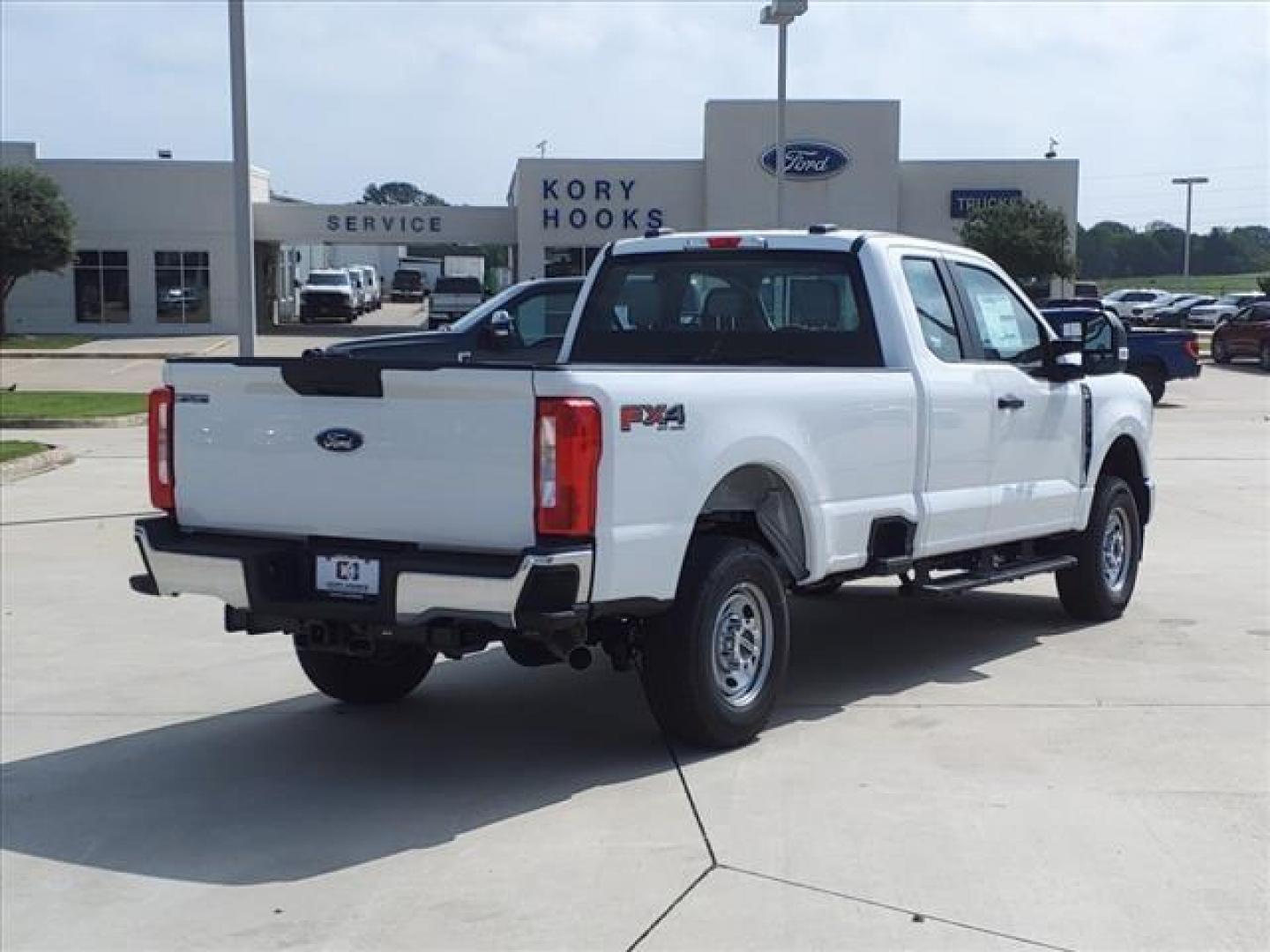 2024 Oxford White /Medium Dark Slate Ford F-250SD XL (1FT7X2BA3RE) with an 6.8L V8 engine, Automatic transmission, located at 1105 E Mulberry, Kaufman, TX, 75142, (972) 962-2151, 32.589550, -96.300926 - Oxford White 2024 Ford F-250SD XL 4WD 10-Speed Automatic 6.8L V8 4WD.<br><br>Recent Arrival!<br><br><br>Please call Paul Murrey Ford Inc. In Kaufman Texas A Family Dealership Since 1952 Serving the Dallas Fort Worth and East Texas areas for over 70 years. Please call 972-962-2151 www.murreyford.com - Photo#3