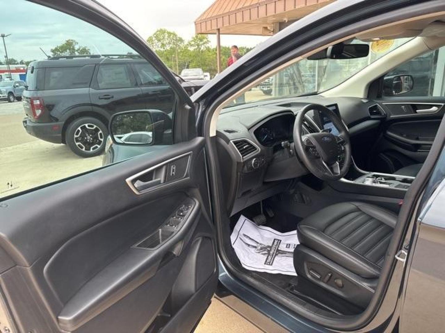 2022 Stone /Ebony Ford Edge SEL (2FMPK4J97NB) with an EcoBoost 2.0L I4 GTDi DOHC Turbocharged VCT engine, Automatic transmission, located at 1105 E Mulberry, Kaufman, TX, 75142, (972) 962-2151, 32.589550, -96.300926 - Stone 2022 Ford Edge 4D Sport Utility SEL AWD 8-Speed Automatic EcoBoost 2.0L I4 GTDi DOHC Turbocharged VCT AWD.<br><br><br>Odometer is 26120 miles below market average! 21/28 City/Highway MPG<br><br><br>Please call Paul Murrey Ford Inc. In Kaufman Texas A Family Dealership Since 1952 Serving the Da - Photo#8