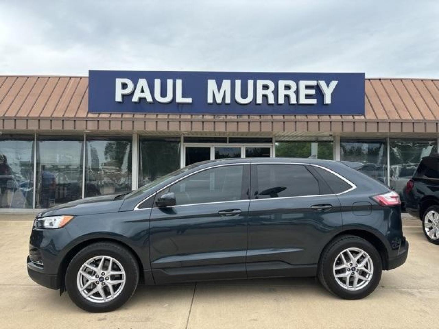 2022 Stone /Ebony Ford Edge SEL (2FMPK4J97NB) with an EcoBoost 2.0L I4 GTDi DOHC Turbocharged VCT engine, Automatic transmission, located at 1105 E Mulberry, Kaufman, TX, 75142, (972) 962-2151, 32.589550, -96.300926 - Stone 2022 Ford Edge 4D Sport Utility SEL AWD 8-Speed Automatic EcoBoost 2.0L I4 GTDi DOHC Turbocharged VCT AWD.<br><br><br>Odometer is 26120 miles below market average! 21/28 City/Highway MPG<br><br><br>Please call Paul Murrey Ford Inc. In Kaufman Texas A Family Dealership Since 1952 Serving the Da - Photo#0