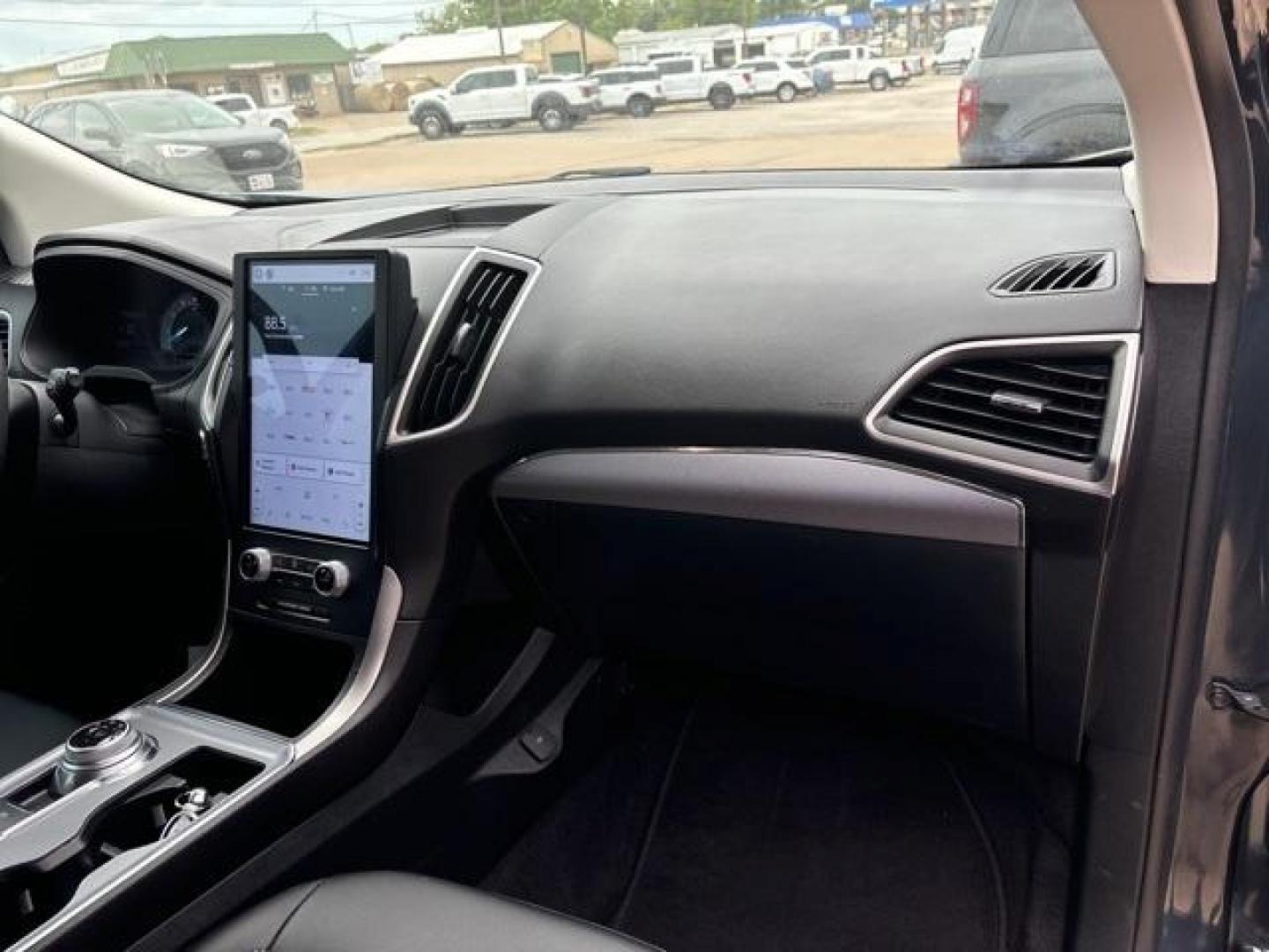 2022 Stone /Ebony Ford Edge SEL (2FMPK4J97NB) with an EcoBoost 2.0L I4 GTDi DOHC Turbocharged VCT engine, Automatic transmission, located at 1105 E Mulberry, Kaufman, TX, 75142, (972) 962-2151, 32.589550, -96.300926 - Stone 2022 Ford Edge 4D Sport Utility SEL AWD 8-Speed Automatic EcoBoost 2.0L I4 GTDi DOHC Turbocharged VCT AWD.<br><br><br>Odometer is 26120 miles below market average! 21/28 City/Highway MPG<br><br><br>Please call Paul Murrey Ford Inc. In Kaufman Texas A Family Dealership Since 1952 Serving the Da - Photo#19