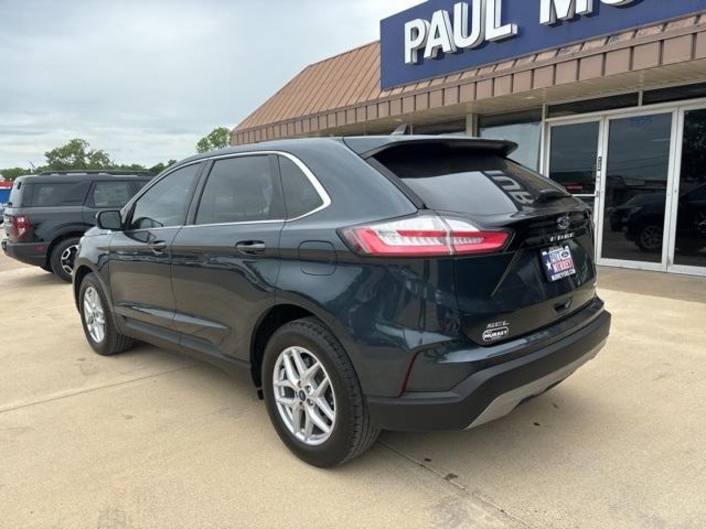 2022 Stone /Ebony Ford Edge SEL (2FMPK4J97NB) with an EcoBoost 2.0L I4 GTDi DOHC Turbocharged VCT engine, Automatic transmission, located at 1105 E Mulberry, Kaufman, TX, 75142, (972) 962-2151, 32.589550, -96.300926 - Stone 2022 Ford Edge 4D Sport Utility SEL AWD 8-Speed Automatic EcoBoost 2.0L I4 GTDi DOHC Turbocharged VCT AWD.<br><br><br>Odometer is 26120 miles below market average! 21/28 City/Highway MPG<br><br><br>Please call Paul Murrey Ford Inc. In Kaufman Texas A Family Dealership Since 1952 Serving the Da - Photo#3