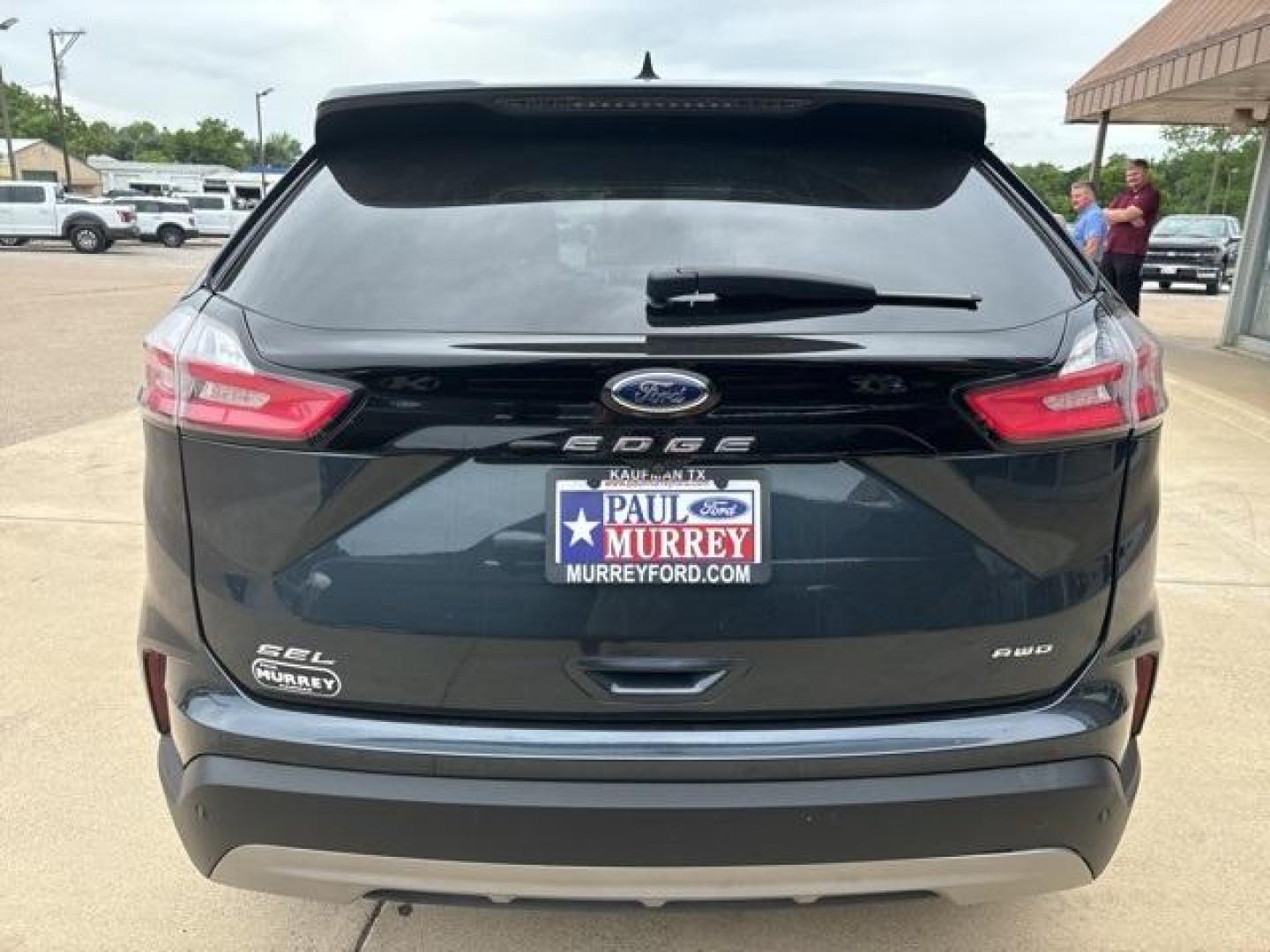 2022 Stone /Ebony Ford Edge SEL (2FMPK4J97NB) with an EcoBoost 2.0L I4 GTDi DOHC Turbocharged VCT engine, Automatic transmission, located at 1105 E Mulberry, Kaufman, TX, 75142, (972) 962-2151, 32.589550, -96.300926 - Stone 2022 Ford Edge 4D Sport Utility SEL AWD 8-Speed Automatic EcoBoost 2.0L I4 GTDi DOHC Turbocharged VCT AWD.<br><br><br>Odometer is 26120 miles below market average! 21/28 City/Highway MPG<br><br><br>Please call Paul Murrey Ford Inc. In Kaufman Texas A Family Dealership Since 1952 Serving the Da - Photo#4