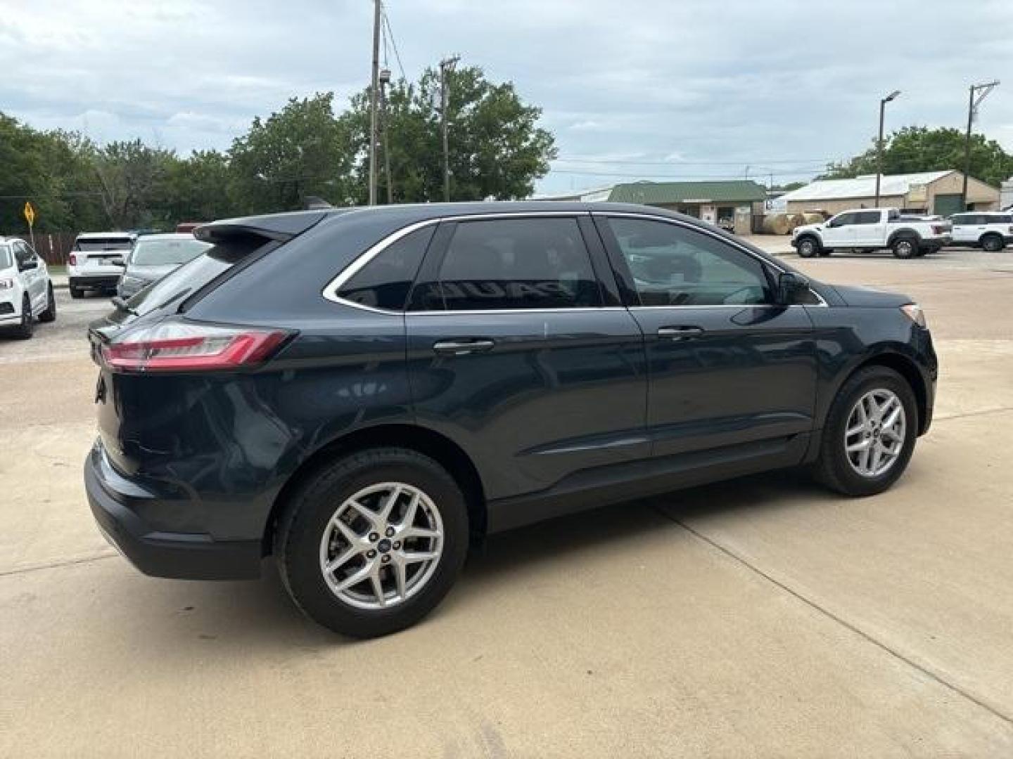 2022 Stone /Ebony Ford Edge SEL (2FMPK4J97NB) with an EcoBoost 2.0L I4 GTDi DOHC Turbocharged VCT engine, Automatic transmission, located at 1105 E Mulberry, Kaufman, TX, 75142, (972) 962-2151, 32.589550, -96.300926 - Stone 2022 Ford Edge 4D Sport Utility SEL AWD 8-Speed Automatic EcoBoost 2.0L I4 GTDi DOHC Turbocharged VCT AWD.<br><br><br>Odometer is 26120 miles below market average! 21/28 City/Highway MPG<br><br><br>Please call Paul Murrey Ford Inc. In Kaufman Texas A Family Dealership Since 1952 Serving the Da - Photo#5