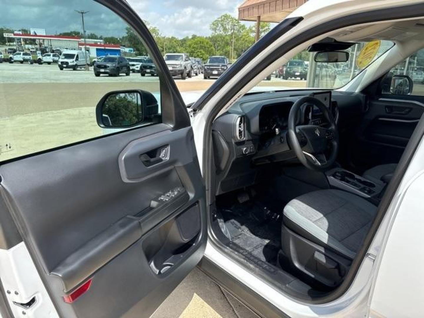 2022 Oxford White /Medium Dark Slate Ford Bronco Sport Big Bend (3FMCR9B64NR) with an 1.5L EcoBoost engine, Automatic transmission, located at 1105 E Mulberry, Kaufman, TX, 75142, (972) 962-2151, 32.589550, -96.300926 - Oxford White 2022 Ford Bronco Sport 4D Sport Utility Big Bend 4WD 8-Speed Automatic 1.5L EcoBoost<br><br><br>25/28 City/Highway MPG<br><br><br>Please call Paul Murrey Ford Inc. In Kaufman Texas A Family Dealership Since 1952 Serving the Dallas Fort Worth and East Texas areas for over 70 years. Pleas - Photo#9