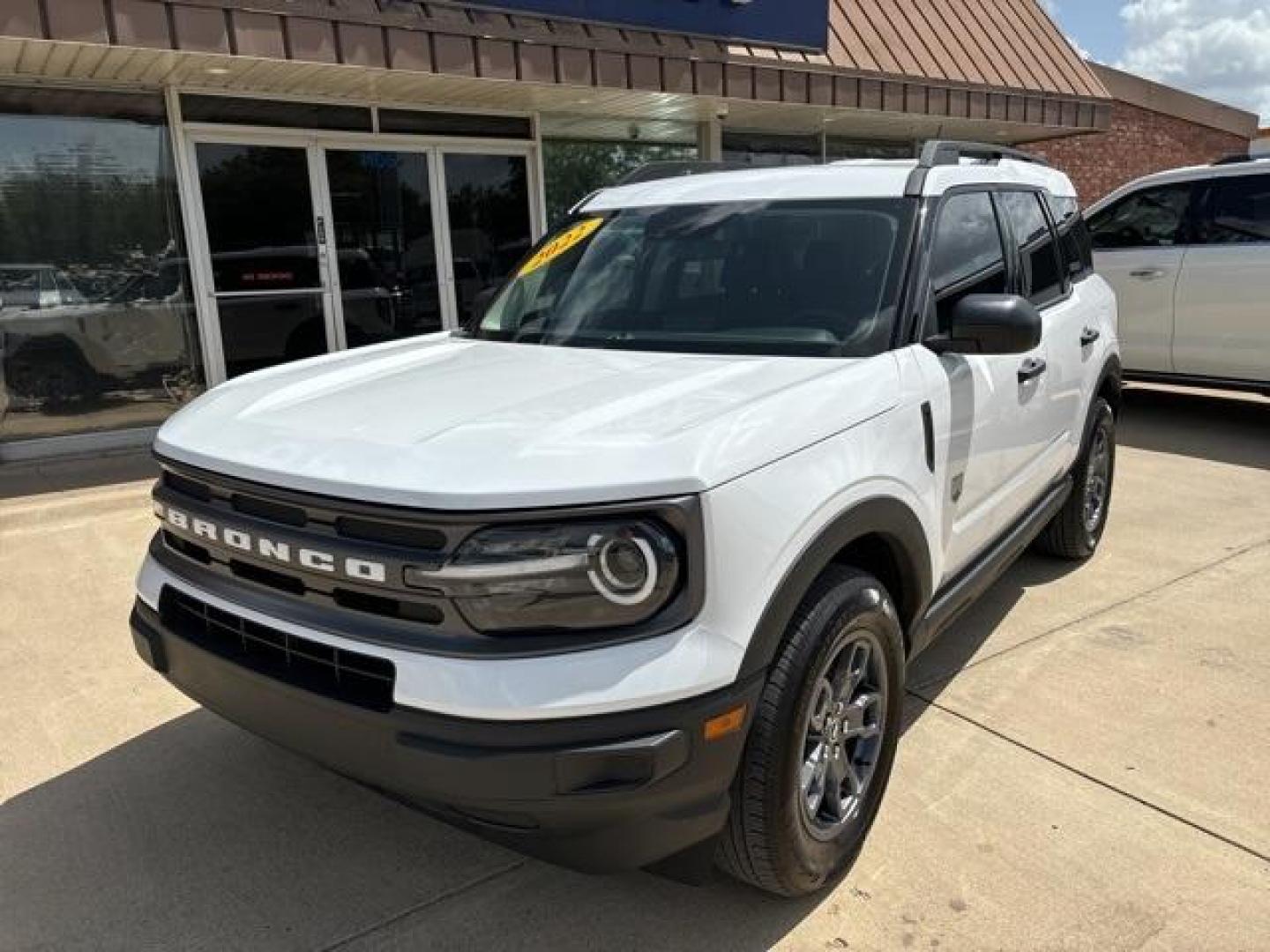 2022 Oxford White /Medium Dark Slate Ford Bronco Sport Big Bend (3FMCR9B64NR) with an 1.5L EcoBoost engine, Automatic transmission, located at 1105 E Mulberry, Kaufman, TX, 75142, (972) 962-2151, 32.589550, -96.300926 - Oxford White 2022 Ford Bronco Sport 4D Sport Utility Big Bend 4WD 8-Speed Automatic 1.5L EcoBoost<br><br><br>25/28 City/Highway MPG<br><br><br>Please call Paul Murrey Ford Inc. In Kaufman Texas A Family Dealership Since 1952 Serving the Dallas Fort Worth and East Texas areas for over 70 years. Pleas - Photo#1