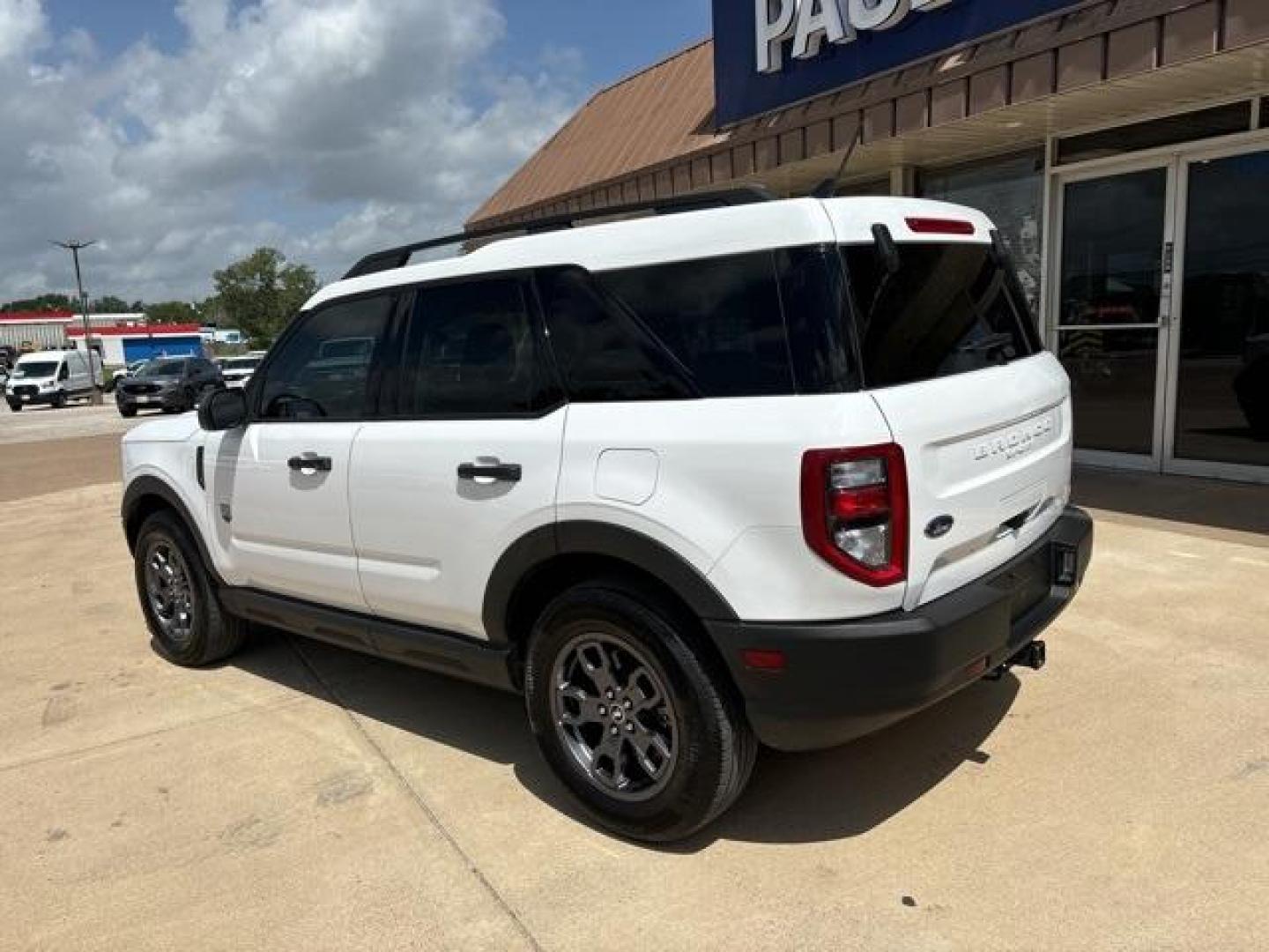 2022 Oxford White /Medium Dark Slate Ford Bronco Sport Big Bend (3FMCR9B64NR) with an 1.5L EcoBoost engine, Automatic transmission, located at 1105 E Mulberry, Kaufman, TX, 75142, (972) 962-2151, 32.589550, -96.300926 - Oxford White 2022 Ford Bronco Sport 4D Sport Utility Big Bend 4WD 8-Speed Automatic 1.5L EcoBoost<br><br><br>25/28 City/Highway MPG<br><br><br>Please call Paul Murrey Ford Inc. In Kaufman Texas A Family Dealership Since 1952 Serving the Dallas Fort Worth and East Texas areas for over 70 years. Pleas - Photo#3