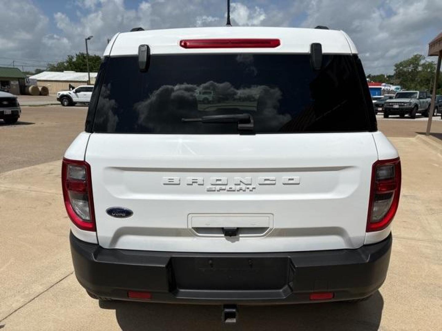 2022 Oxford White /Medium Dark Slate Ford Bronco Sport Big Bend (3FMCR9B64NR) with an 1.5L EcoBoost engine, Automatic transmission, located at 1105 E Mulberry, Kaufman, TX, 75142, (972) 962-2151, 32.589550, -96.300926 - Oxford White 2022 Ford Bronco Sport 4D Sport Utility Big Bend 4WD 8-Speed Automatic 1.5L EcoBoost<br><br><br>25/28 City/Highway MPG<br><br><br>Please call Paul Murrey Ford Inc. In Kaufman Texas A Family Dealership Since 1952 Serving the Dallas Fort Worth and East Texas areas for over 70 years. Pleas - Photo#4