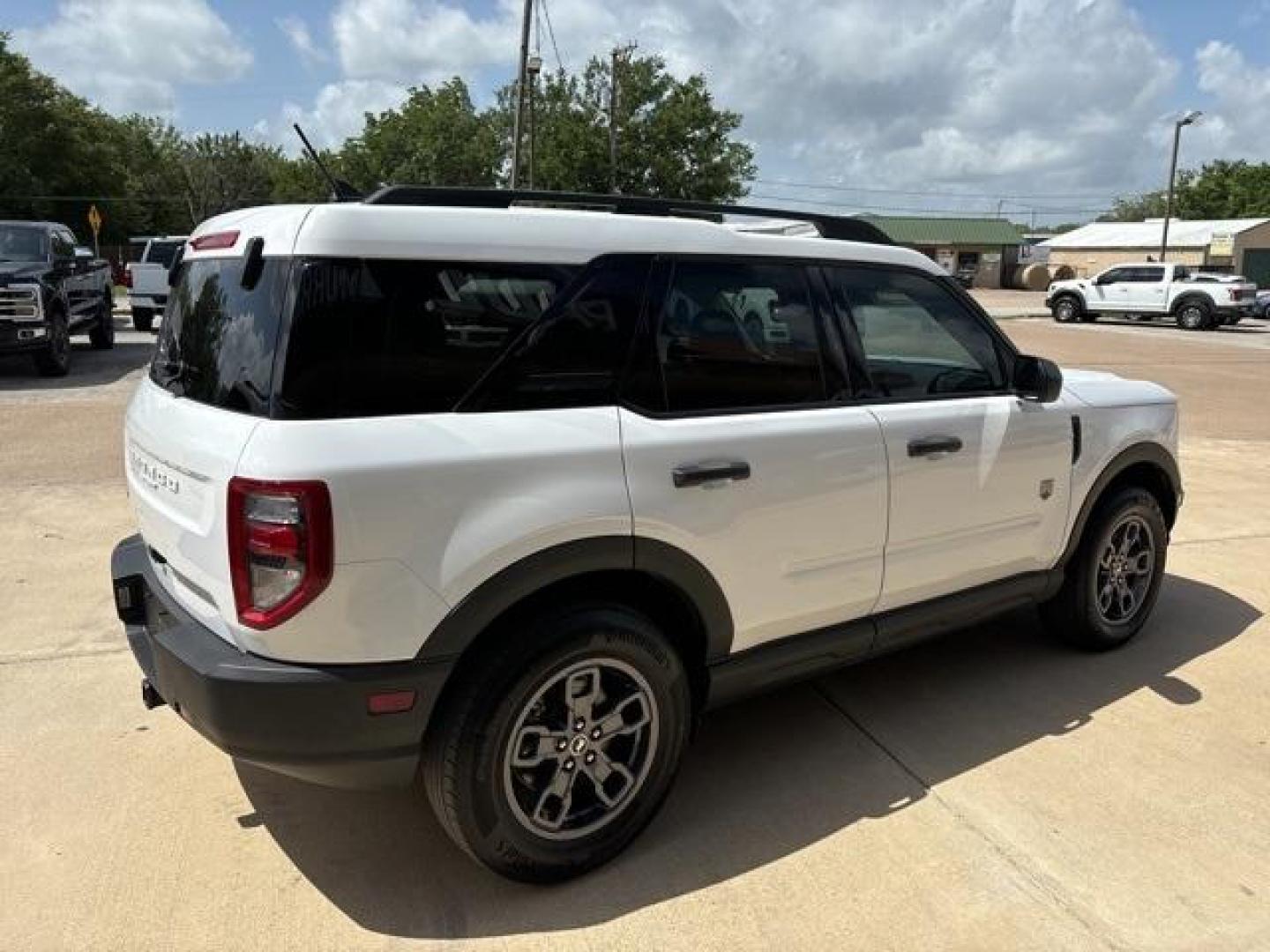 2022 Oxford White /Medium Dark Slate Ford Bronco Sport Big Bend (3FMCR9B64NR) with an 1.5L EcoBoost engine, Automatic transmission, located at 1105 E Mulberry, Kaufman, TX, 75142, (972) 962-2151, 32.589550, -96.300926 - Oxford White 2022 Ford Bronco Sport 4D Sport Utility Big Bend 4WD 8-Speed Automatic 1.5L EcoBoost<br><br><br>25/28 City/Highway MPG<br><br><br>Please call Paul Murrey Ford Inc. In Kaufman Texas A Family Dealership Since 1952 Serving the Dallas Fort Worth and East Texas areas for over 70 years. Pleas - Photo#5