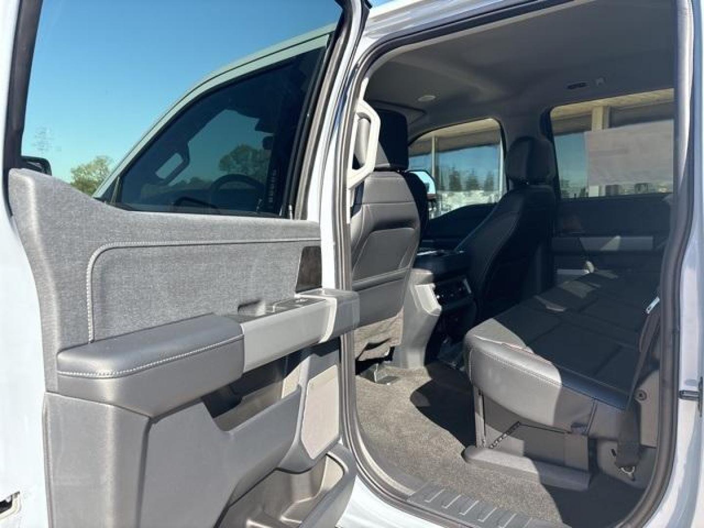 2024 Glacier Gray Metallic Tri-Coat /Black Onyx Ford F-250SD Lariat (1FT8W2BT2RE) with an Power Stroke 6.7L V8 DI 32V OHV Turbodiesel engine, Automatic transmission, located at 1105 E Mulberry, Kaufman, TX, 75142, (972) 962-2151, 32.589550, -96.300926 - Glacier Gray Metallic Tri-Coat 2024 Ford F-250SD 4D Crew Cab Lariat 4WD 10-Speed Automatic Power Stroke 6.7L V8 DI 32V OHV Turbodiesel 4WD.<br><br><br>Please call Paul Murrey Ford Inc. In Kaufman Texas A Family Dealership Since 1952 Serving the Dallas Fort Worth and East Texas areas for over 70 year - Photo#14