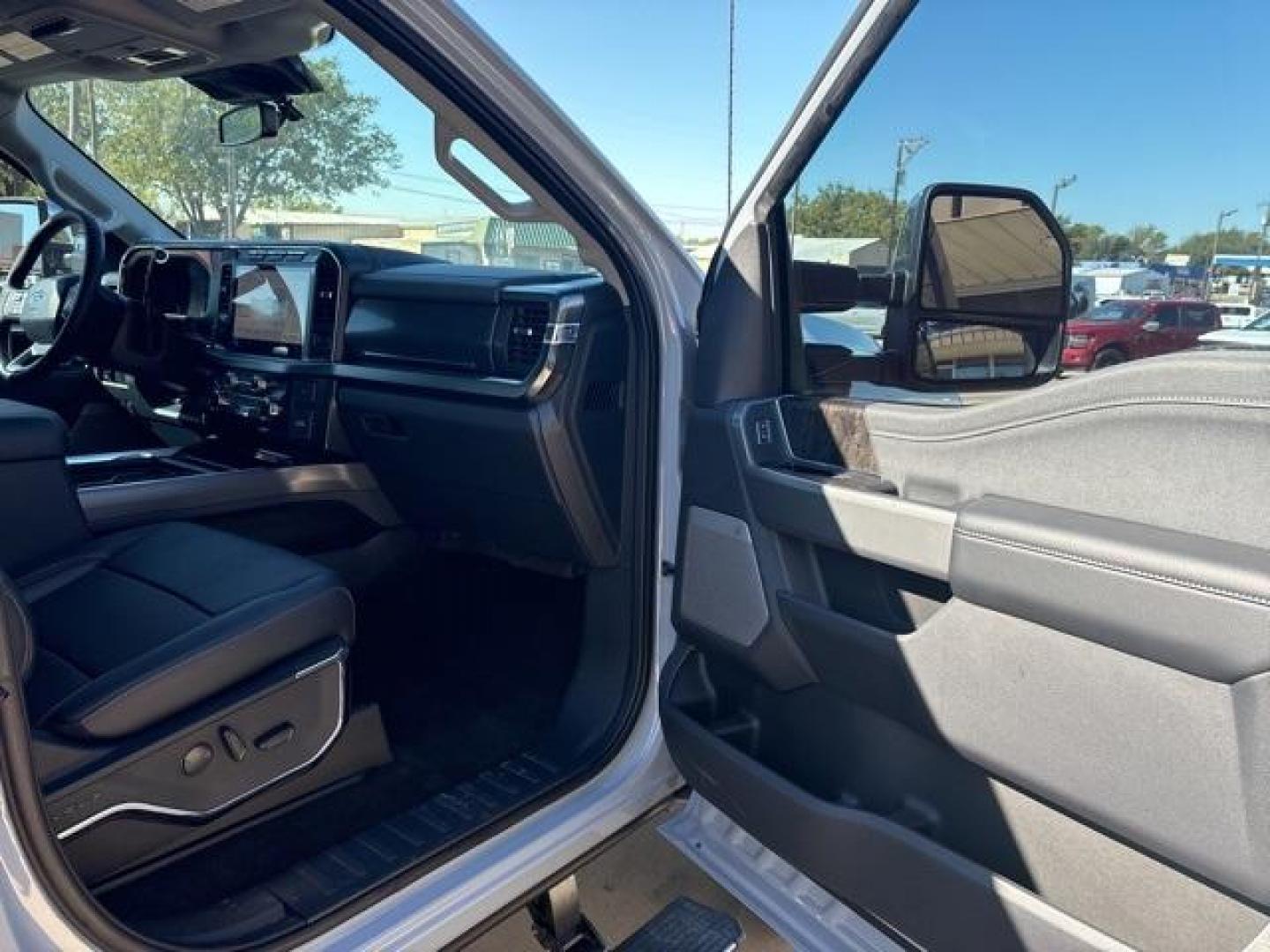 2024 Glacier Gray Metallic Tri-Coat /Black Onyx Ford F-250SD Lariat (1FT8W2BT2RE) with an Power Stroke 6.7L V8 DI 32V OHV Turbodiesel engine, Automatic transmission, located at 1105 E Mulberry, Kaufman, TX, 75142, (972) 962-2151, 32.589550, -96.300926 - Glacier Gray Metallic Tri-Coat 2024 Ford F-250SD 4D Crew Cab Lariat 4WD 10-Speed Automatic Power Stroke 6.7L V8 DI 32V OHV Turbodiesel 4WD.<br><br><br>Please call Paul Murrey Ford Inc. In Kaufman Texas A Family Dealership Since 1952 Serving the Dallas Fort Worth and East Texas areas for over 70 year - Photo#16