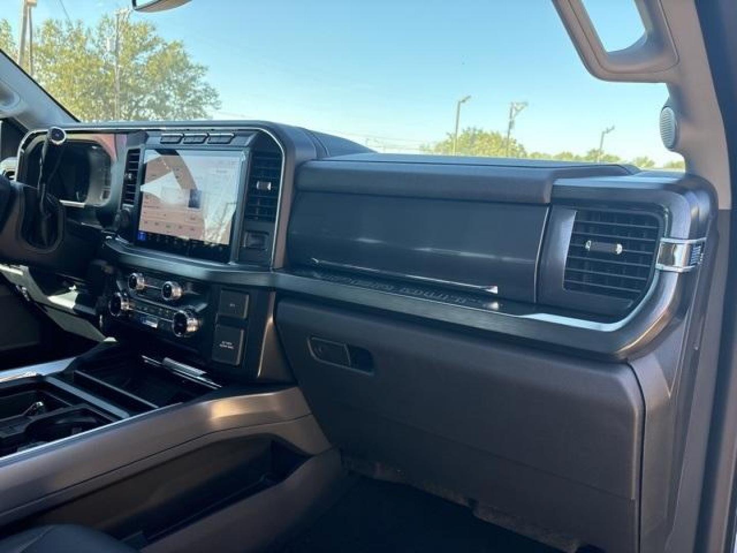 2024 Glacier Gray Metallic Tri-Coat /Black Onyx Ford F-250SD Lariat (1FT8W2BT2RE) with an Power Stroke 6.7L V8 DI 32V OHV Turbodiesel engine, Automatic transmission, located at 1105 E Mulberry, Kaufman, TX, 75142, (972) 962-2151, 32.589550, -96.300926 - Glacier Gray Metallic Tri-Coat 2024 Ford F-250SD 4D Crew Cab Lariat 4WD 10-Speed Automatic Power Stroke 6.7L V8 DI 32V OHV Turbodiesel 4WD.<br><br><br>Please call Paul Murrey Ford Inc. In Kaufman Texas A Family Dealership Since 1952 Serving the Dallas Fort Worth and East Texas areas for over 70 year - Photo#18