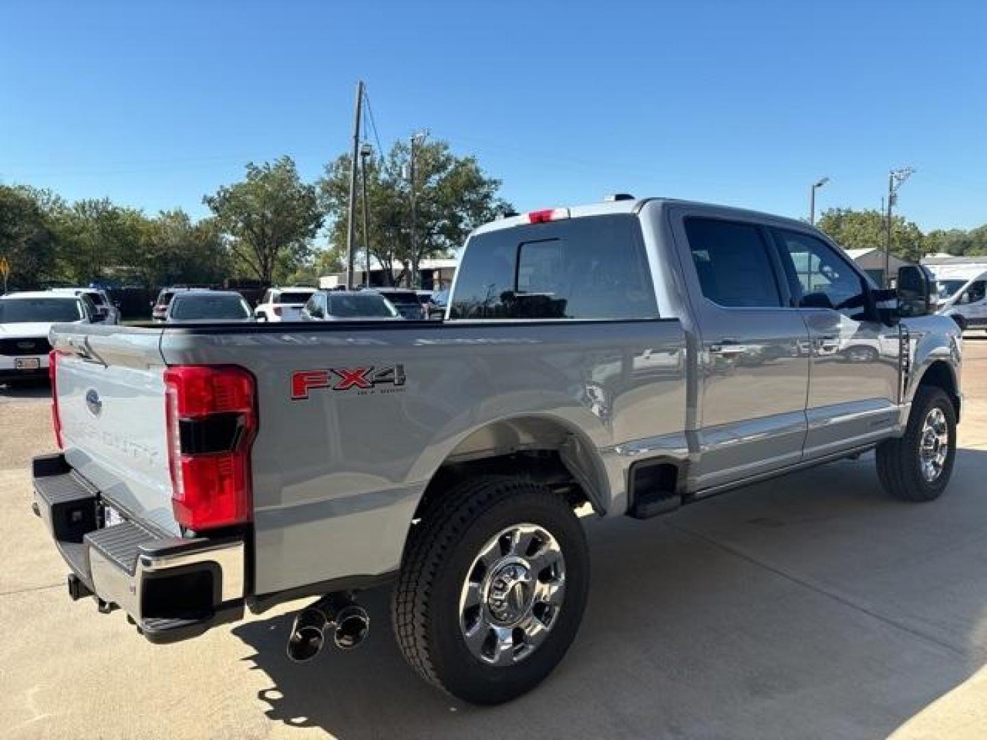 2024 Glacier Gray Metallic Tri-Coat /Black Onyx Ford F-250SD Lariat (1FT8W2BT2RE) with an Power Stroke 6.7L V8 DI 32V OHV Turbodiesel engine, Automatic transmission, located at 1105 E Mulberry, Kaufman, TX, 75142, (972) 962-2151, 32.589550, -96.300926 - Photo#5