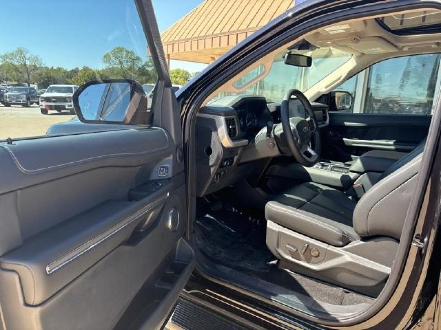 2024 Agate Black Metallic /Black Onyx Ford Expedition XLT (1FMJU1H84RE) with an EcoBoost 3.5L V6 GTDi DOHC 24V Twin Turbocharged engine, Automatic transmission, located at 1105 E Mulberry, Kaufman, TX, 75142, (972) 962-2151, 32.589550, -96.300926 - Agate Black Metallic 2024 Ford Expedition 4D Sport Utility XLT RWD 10-Speed Automatic EcoBoost 3.5L V6 GTDi DOHC 24V Twin Turbocharged<br><br><br>Please call Paul Murrey Ford Inc. In Kaufman Texas A Family Dealership Since 1952 Serving the Dallas Fort Worth and East Texas areas for over 70 years. Pl - Photo#8