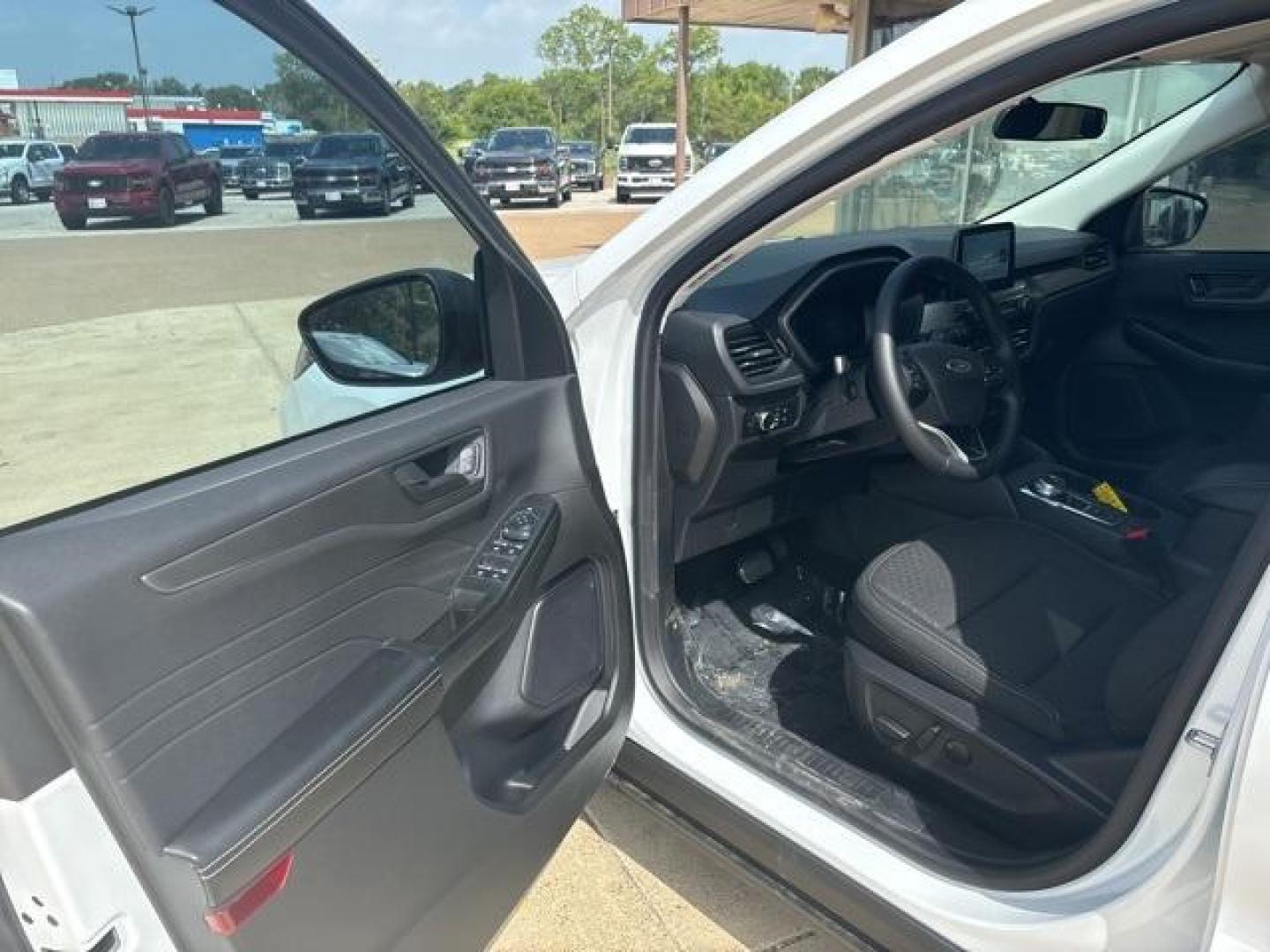 2024 Oxford White /Ebony Black Ford Escape Active (1FMCU0GN1RU) with an 1.5L EcoBoost engine, Automatic transmission, located at 1105 E Mulberry, Kaufman, TX, 75142, (972) 962-2151, 32.589550, -96.300926 - Oxford White 2024 Ford Escape 4D Sport Utility Active FWD 8-Speed Automatic 1.5L EcoBoost<br><br>27/34 City/Highway MPG<br><br><br>Please call Paul Murrey Ford Inc. In Kaufman Texas A Family Dealership Since 1952 Serving the Dallas Fort Worth and East Texas areas for over 70 years. Please call 972-9 - Photo#9