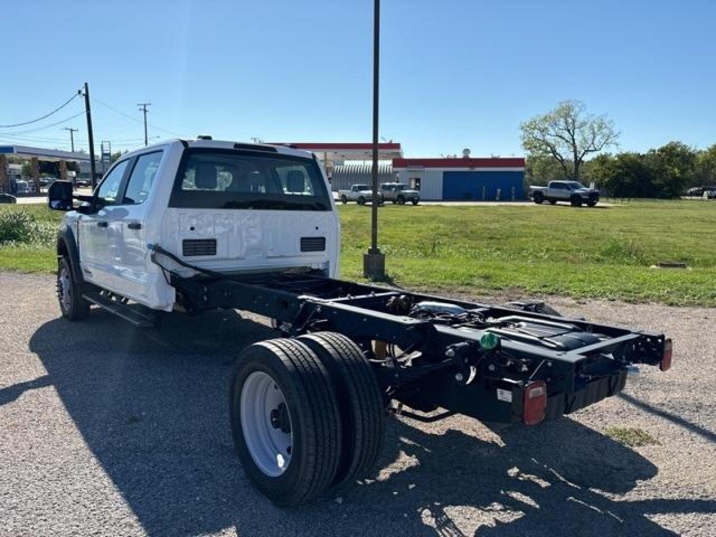 2024 Oxford White /Dark Slate Ford F-550SD (1FD0W5HT6RE) with an Power Stroke 6.7L V8 DI 32V OHV Turbodiesel engine, Automatic transmission, located at 1105 E Mulberry, Kaufman, TX, 75142, (972) 962-2151, 32.589550, -96.300926 - Oxford White 2024 Ford F-550SD 4D Crew Cab/Chassis DRW 4WD 10-Speed Automatic Power Stroke 6.7L V8 DI 32V OHV Turbodiesel 4WD.<br><br><br>Please call Paul Murrey Ford Inc. In Kaufman Texas A Family Dealership Since 1952 Serving the Dallas Fort Worth and East Texas areas for over 70 years. Please cal - Photo#3