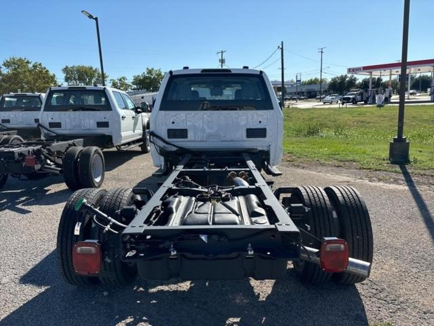 2024 Oxford White /Dark Slate Ford F-550SD (1FD0W5HT6RE) with an Power Stroke 6.7L V8 DI 32V OHV Turbodiesel engine, Automatic transmission, located at 1105 E Mulberry, Kaufman, TX, 75142, (972) 962-2151, 32.589550, -96.300926 - Oxford White 2024 Ford F-550SD 4D Crew Cab/Chassis DRW 4WD 10-Speed Automatic Power Stroke 6.7L V8 DI 32V OHV Turbodiesel 4WD.<br><br><br>Please call Paul Murrey Ford Inc. In Kaufman Texas A Family Dealership Since 1952 Serving the Dallas Fort Worth and East Texas areas for over 70 years. Please cal - Photo#4