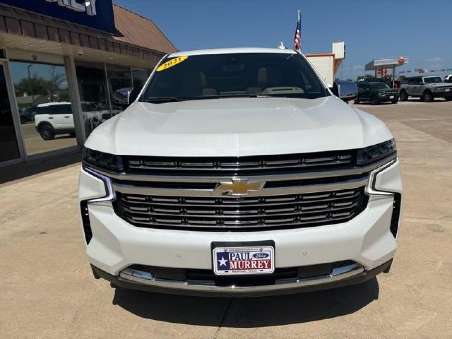 2021 Iridescent Pearl Tricoat /Jet Black/Maple Sugar Chevrolet Tahoe Premier (1GNSCSKD9MR) with an EcoTec3 5.3L V8 engine, Automatic transmission, located at 1105 E Mulberry, Kaufman, TX, 75142, (972) 962-2151, 32.589550, -96.300926 - Iridescent Pearl Tricoat 2021 Chevrolet Tahoe 4D Sport Utility Premier RWD 10-Speed Automatic with Overdrive EcoTec3 5.3L V8 Jet Black/Maple Sugar Leather. Priced below KBB Fair Purchase Price!<br><br><br>Odometer is 20468 miles below market average!<br><br>Awards:<br> * JD Power Automotive Perform - Photo#8