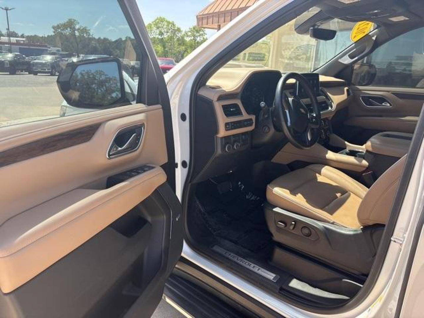 2021 Iridescent Pearl Tricoat /Jet Black/Maple Sugar Chevrolet Tahoe Premier (1GNSCSKD9MR) with an EcoTec3 5.3L V8 engine, Automatic transmission, located at 1105 E Mulberry, Kaufman, TX, 75142, (972) 962-2151, 32.589550, -96.300926 - Iridescent Pearl Tricoat 2021 Chevrolet Tahoe 4D Sport Utility Premier RWD 10-Speed Automatic with Overdrive EcoTec3 5.3L V8 Jet Black/Maple Sugar Leather. Priced below KBB Fair Purchase Price!<br><br><br>Odometer is 20468 miles below market average!<br><br>Awards:<br> * JD Power Automotive Perform - Photo#9