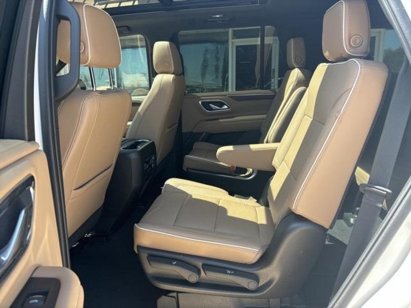 2021 Iridescent Pearl Tricoat /Jet Black/Maple Sugar Chevrolet Tahoe Premier (1GNSCSKD9MR) with an EcoTec3 5.3L V8 engine, Automatic transmission, located at 1105 E Mulberry, Kaufman, TX, 75142, (972) 962-2151, 32.589550, -96.300926 - Iridescent Pearl Tricoat 2021 Chevrolet Tahoe 4D Sport Utility Premier RWD 10-Speed Automatic with Overdrive EcoTec3 5.3L V8 Jet Black/Maple Sugar Leather. Priced below KBB Fair Purchase Price!<br><br><br>Odometer is 20468 miles below market average!<br><br>Awards:<br> * JD Power Automotive Perform - Photo#15