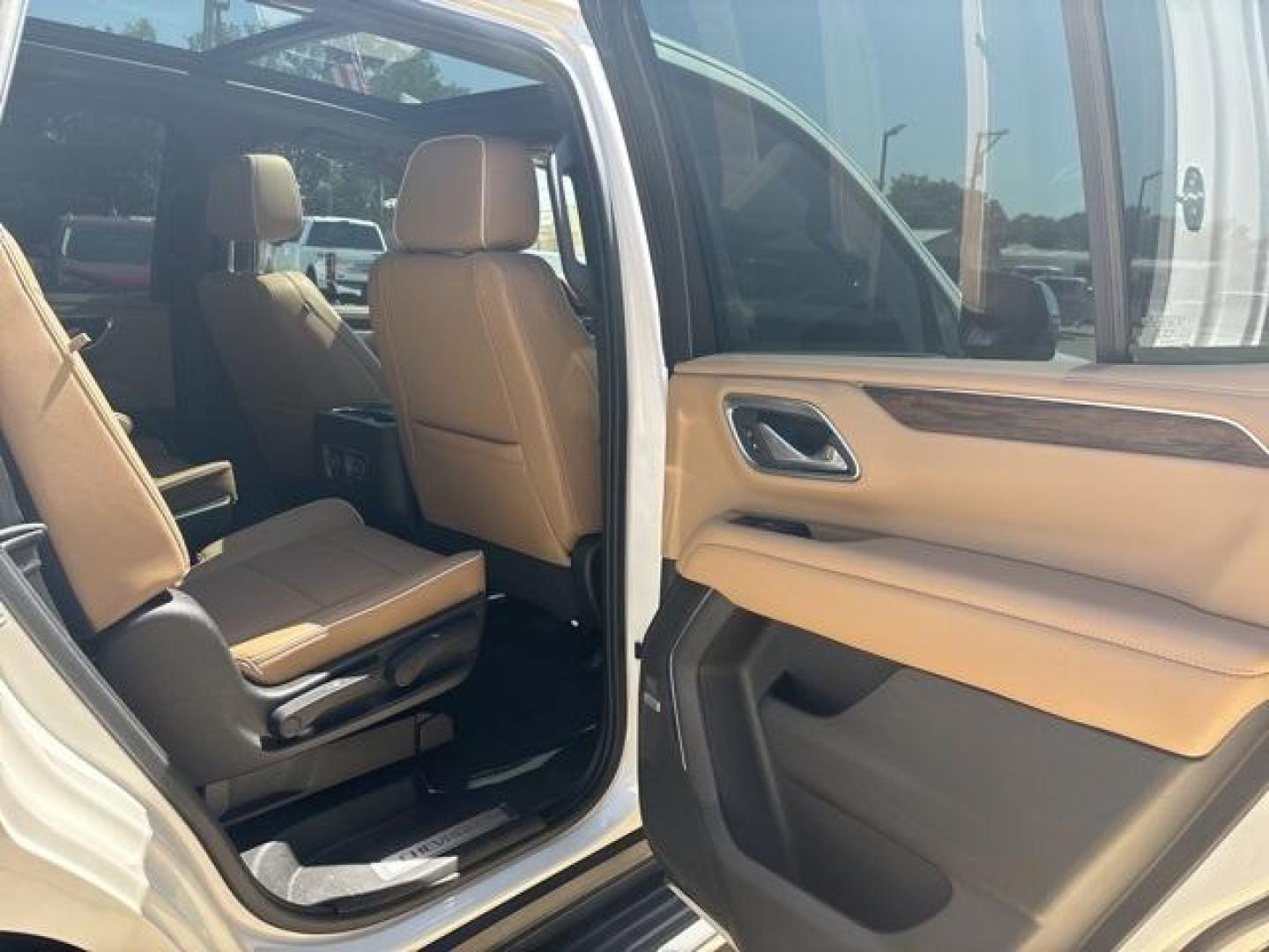 2021 Iridescent Pearl Tricoat /Jet Black/Maple Sugar Chevrolet Tahoe Premier (1GNSCSKD9MR) with an EcoTec3 5.3L V8 engine, Automatic transmission, located at 1105 E Mulberry, Kaufman, TX, 75142, (972) 962-2151, 32.589550, -96.300926 - Iridescent Pearl Tricoat 2021 Chevrolet Tahoe 4D Sport Utility Premier RWD 10-Speed Automatic with Overdrive EcoTec3 5.3L V8 Jet Black/Maple Sugar Leather. Priced below KBB Fair Purchase Price!<br><br><br>Odometer is 20468 miles below market average!<br><br>Awards:<br> * JD Power Automotive Perform - Photo#19