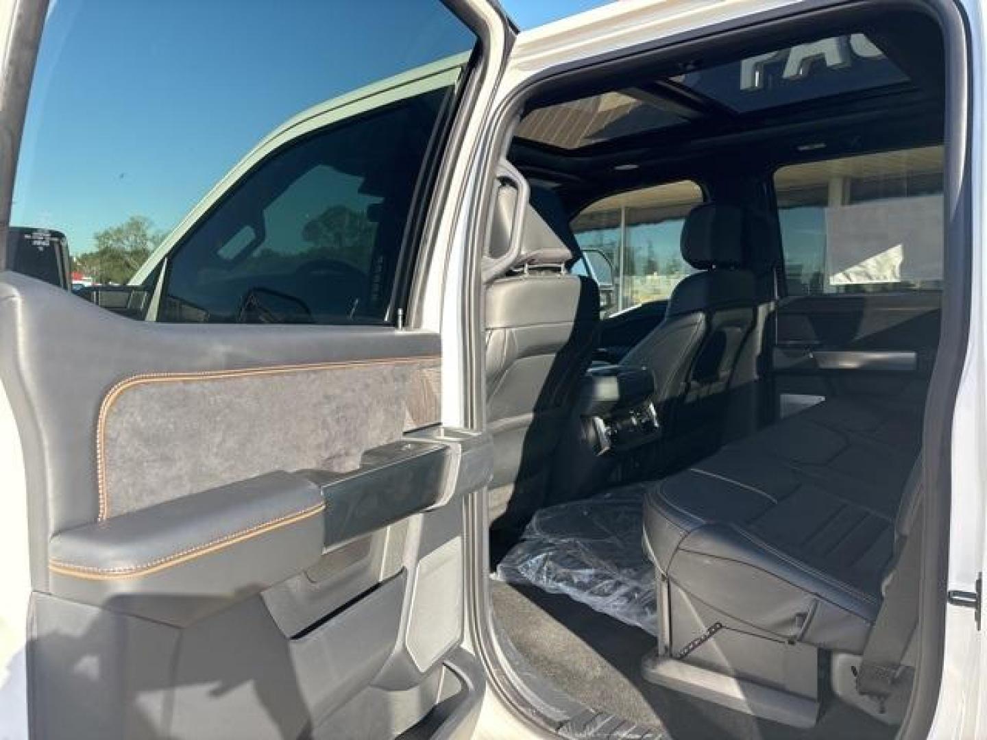 2024 Star White Metallic Tri-Coat /Black Onyx Ford F-250SD Platinum (1FT8W2BM1RE) with an 6.7L High Output Power Stroke V8 Diesel engine, Automatic transmission, located at 1105 E Mulberry, Kaufman, TX, 75142, (972) 962-2151, 32.589550, -96.300926 - Star White Metallic Tri-Coat 2024 Ford F-250SD 4D Crew Cab Platinum 4WD 10-Speed Automatic 6.7L High Output Power Stroke V8 Diesel 4WD.<br><br><br>Please call Paul Murrey Ford Inc. In Kaufman Texas A Family Dealership Since 1952 Serving the Dallas Fort Worth and East Texas areas for over 70 years. P - Photo#15