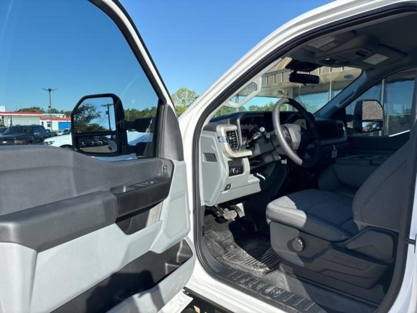 2024 Oxford White /Medium Dark Slate Ford F-250SD XL (1FT7W2BAXRE) with an 6.8L V8 engine, Automatic transmission, located at 1105 E Mulberry, Kaufman, TX, 75142, (972) 962-2151, 32.589550, -96.300926 - Oxford White 2024 Ford F-250SD 4D Crew Cab XL 4WD 10-Speed Automatic 6.8L V8 4WD.<br><br><br>Please call Paul Murrey Ford Inc. In Kaufman Texas A Family Dealership Since 1952 Serving the Dallas Fort Worth and East Texas areas for over 70 years. Please call 972-962-2151 www.murreyford.com www.usedcar - Photo#9