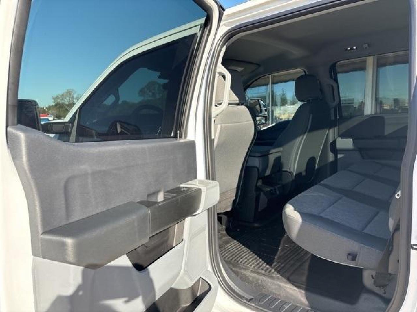 2024 Oxford White /Medium Dark Slate Ford F-250SD XL (1FT7W2BAXRE) with an 6.8L V8 engine, Automatic transmission, located at 1105 E Mulberry, Kaufman, TX, 75142, (972) 962-2151, 32.589550, -96.300926 - Oxford White 2024 Ford F-250SD 4D Crew Cab XL 4WD 10-Speed Automatic 6.8L V8 4WD.<br><br><br>Please call Paul Murrey Ford Inc. In Kaufman Texas A Family Dealership Since 1952 Serving the Dallas Fort Worth and East Texas areas for over 70 years. Please call 972-962-2151 www.murreyford.com www.usedcar - Photo#13