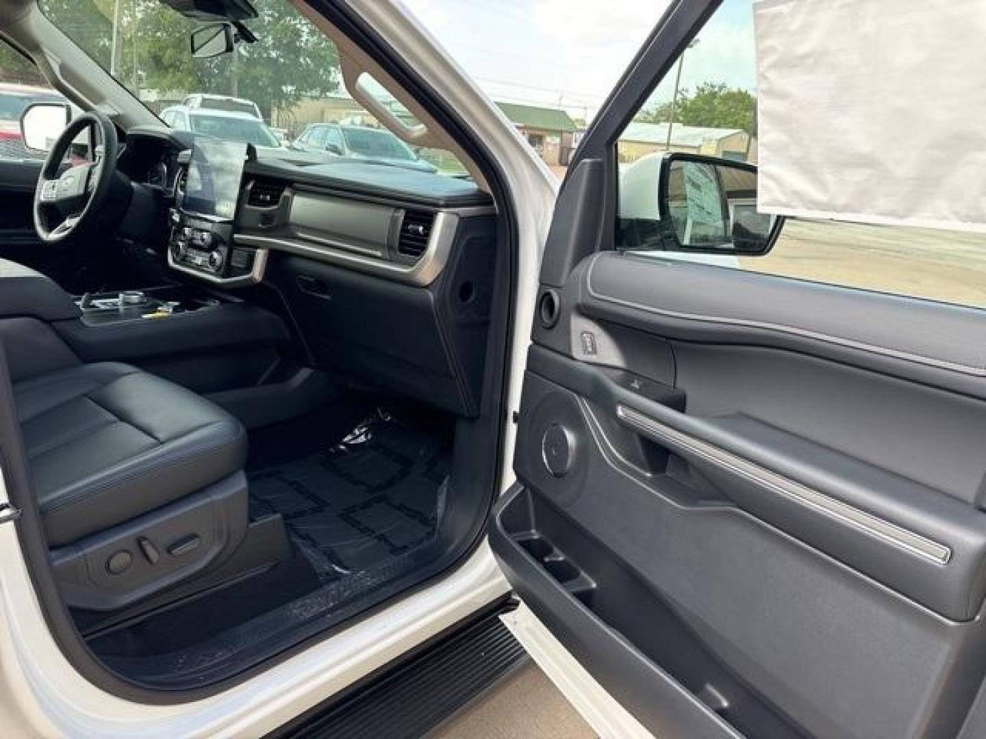 2024 Star White Metallic Tri-Coat /Black Onyx Ford Expedition XLT (1FMJU1H87RE) with an EcoBoost 3.5L V6 GTDi DOHC 24V Twin Turbocharged engine, Automatic transmission, located at 1105 E Mulberry, Kaufman, TX, 75142, (972) 962-2151, 32.589550, -96.300926 - Star White Metallic Tri-Coat 2024 Ford Expedition 4D Sport Utility XLT RWD 10-Speed Automatic EcoBoost 3.5L V6 GTDi DOHC 24V Twin Turbocharged<br><br><br>Please call Paul Murrey Ford Inc. In Kaufman Texas A Family Dealership Since 1952 Serving the Dallas Fort Worth and East Texas areas for over 70 y - Photo#19