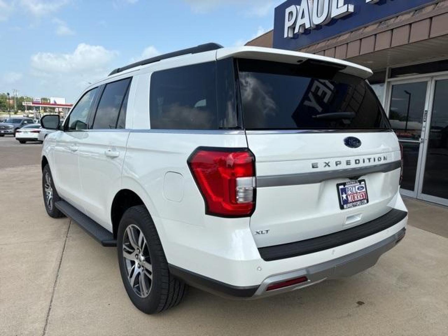 2024 Star White Metallic Tri-Coat /Black Onyx Ford Expedition XLT (1FMJU1H87RE) with an EcoBoost 3.5L V6 GTDi DOHC 24V Twin Turbocharged engine, Automatic transmission, located at 1105 E Mulberry, Kaufman, TX, 75142, (972) 962-2151, 32.589550, -96.300926 - Star White Metallic Tri-Coat 2024 Ford Expedition 4D Sport Utility XLT RWD 10-Speed Automatic EcoBoost 3.5L V6 GTDi DOHC 24V Twin Turbocharged<br><br><br>Please call Paul Murrey Ford Inc. In Kaufman Texas A Family Dealership Since 1952 Serving the Dallas Fort Worth and East Texas areas for over 70 y - Photo#3