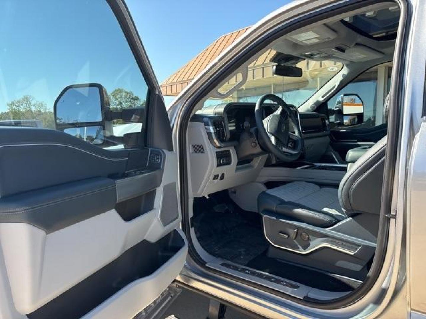 2024 Iconic Silver Metallic /Admiral Blue Light Slate Ford F-250SD (1FT8W2BM3RE) with an 6.7L High Output Power Stroke V8 Diesel engine, Automatic transmission, located at 1105 E Mulberry, Kaufman, TX, 75142, (972) 962-2151, 32.589550, -96.300926 - Photo#9