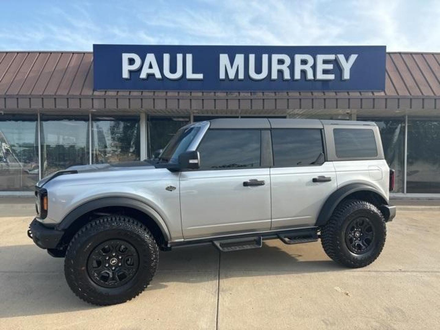 2024 Iconic Silver Metallic /Black Onyx Interior Ford Bronco Wildtrak (1FMEE2BP1RL) with an 2.7L EcoBoost V6 engine, Automatic transmission, located at 1105 E Mulberry, Kaufman, TX, 75142, (972) 962-2151, 32.589550, -96.300926 - Iconic Silver Metallic 2024 Ford Bronco 4D Sport Utility Wildtrak 4WD 10-Speed Automatic 2.7L EcoBoost V6<br><br>Recent Arrival!<br><br><br>Please call Paul Murrey Ford Inc. In Kaufman Texas A Family Dealership Since 1952 Serving the Dallas Fort Worth and East Texas areas for over 70 years. Please c - Photo#0