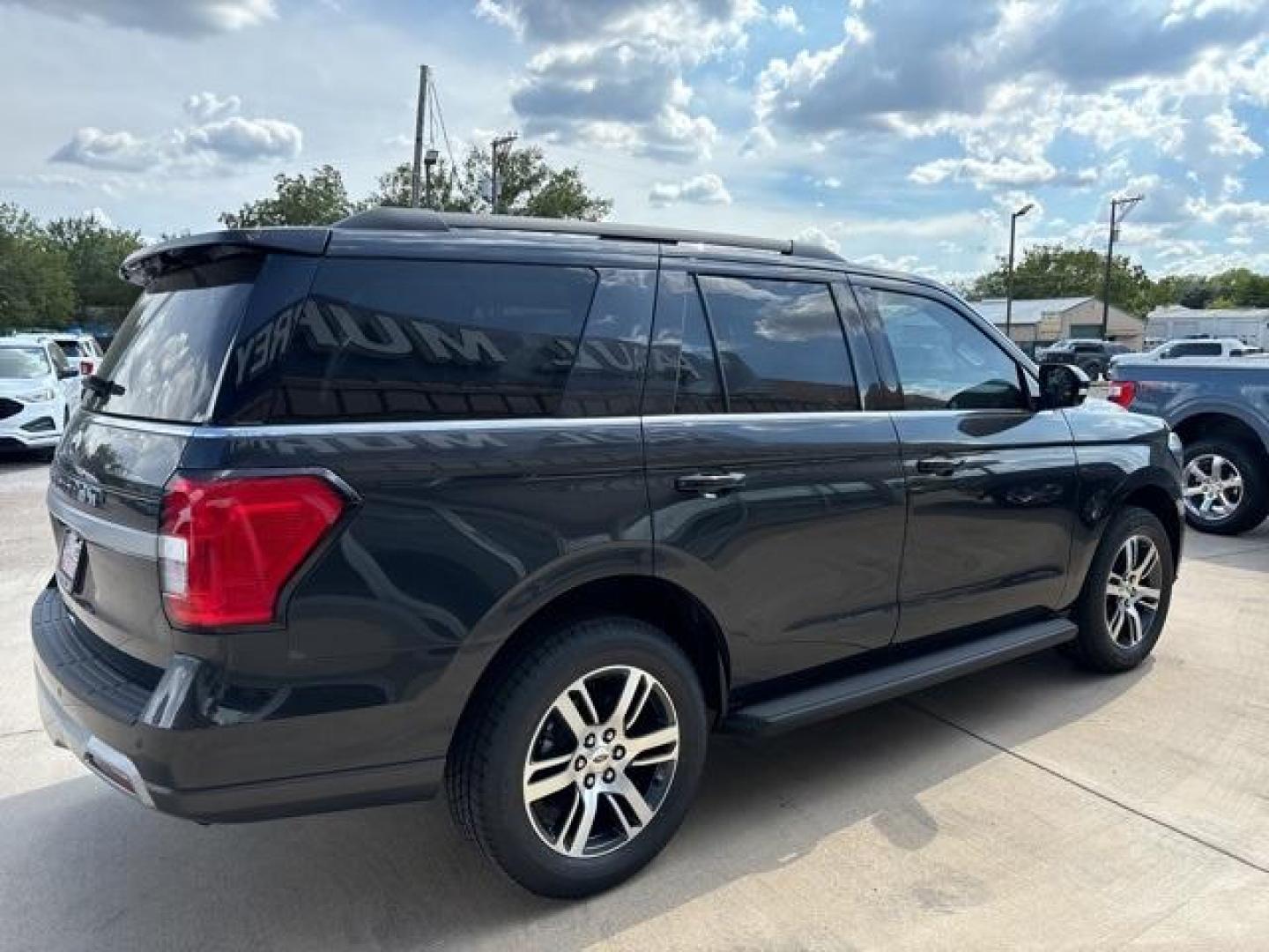 2024 Dark Matter Gray Metallic /Black Onyx Ford Expedition XLT (1FMJU1H82RE) with an EcoBoost 3.5L V6 GTDi DOHC 24V Twin Turbocharged engine, Automatic transmission, located at 1105 E Mulberry, Kaufman, TX, 75142, (972) 962-2151, 32.589550, -96.300926 - Dark Matter Gray Metallic 2024 Ford Expedition 4D Sport Utility XLT RWD 10-Speed Automatic EcoBoost 3.5L V6 GTDi DOHC 24V Twin Turbocharged<br><br><br>Please call Paul Murrey Ford Inc. In Kaufman Texas A Family Dealership Since 1952 Serving the Dallas Fort Worth and East Texas areas for over 70 year - Photo#5