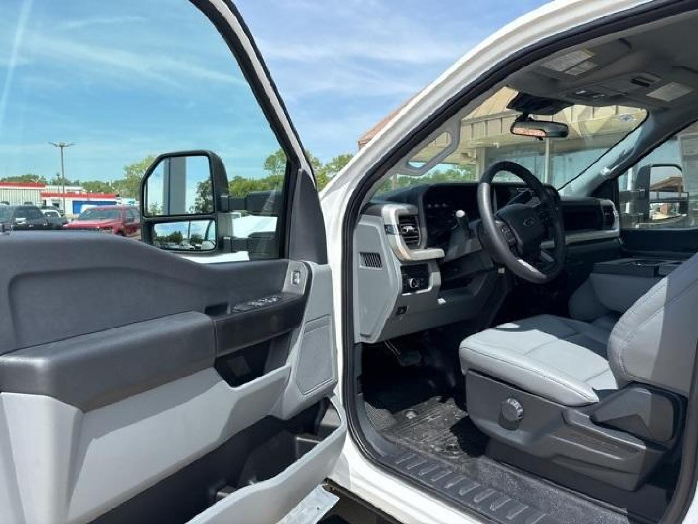 2024 Oxford White /Medium Dark Slate Ford F-250SD XL (1FT7W2BAXRE) with an 6.8L V8 engine, Automatic transmission, located at 1105 E Mulberry, Kaufman, TX, 75142, (972) 962-2151, 32.589550, -96.300926 - Photo#9