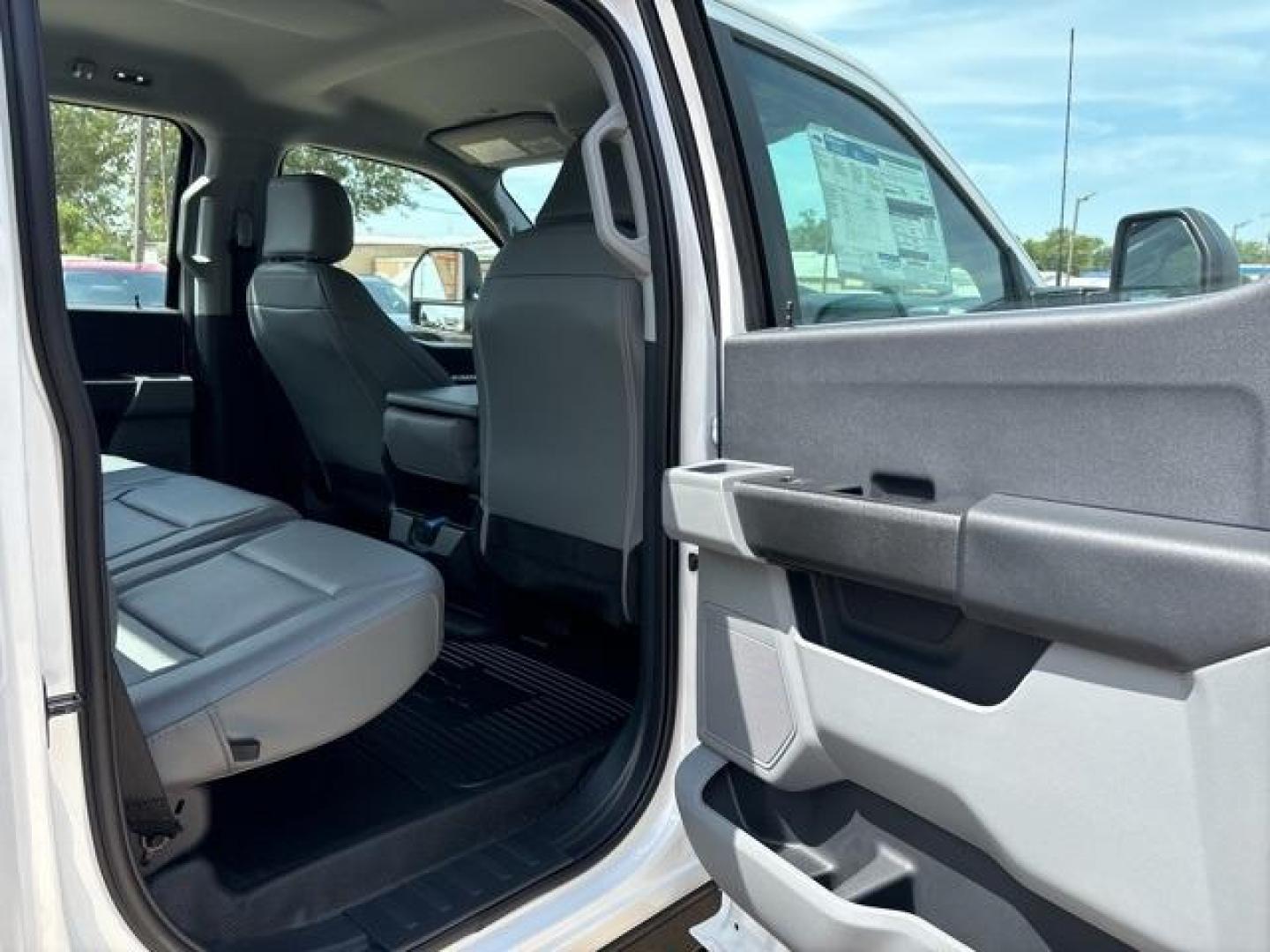 2024 Oxford White /Medium Dark Slate Ford F-250SD XL (1FT7W2BAXRE) with an 6.8L V8 engine, Automatic transmission, located at 1105 E Mulberry, Kaufman, TX, 75142, (972) 962-2151, 32.589550, -96.300926 - Photo#17