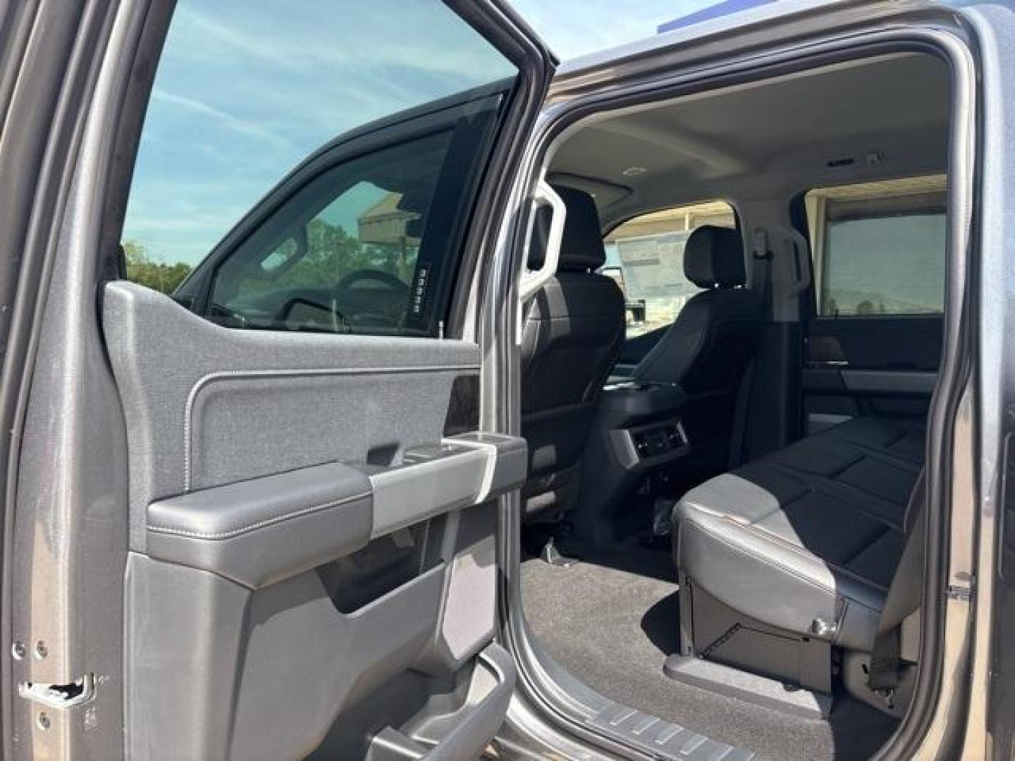 2024 Carbonized Gray Metallic /Black Onyx Ford F-250SD Lariat (1FT8W2BT8RE) with an Power Stroke 6.7L V8 DI 32V OHV Turbodiesel engine, Automatic transmission, located at 1105 E Mulberry, Kaufman, TX, 75142, (972) 962-2151, 32.589550, -96.300926 - Carbonized Gray Metallic 2024 Ford F-250SD 4D Extended Cab Lariat 4WD 10-Speed Automatic Power Stroke 6.7L V8 DI 32V OHV Turbodiesel 4WD.<br><br><br>Please call Paul Murrey Ford Inc. In Kaufman Texas A Family Dealership Since 1952 Serving the Dallas Fort Worth and East Texas areas for over 70 years. - Photo#13