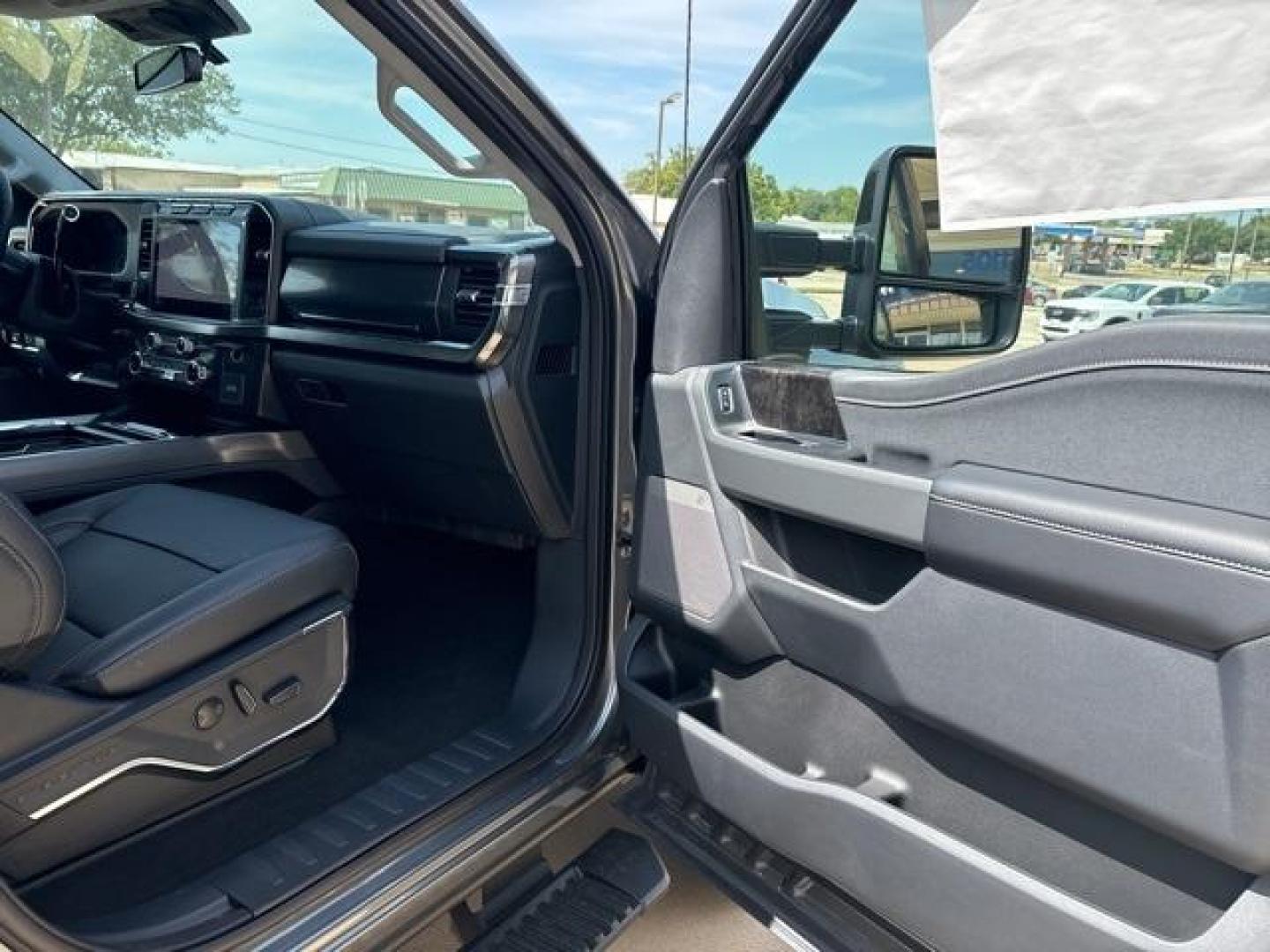 2024 Carbonized Gray Metallic /Black Onyx Ford F-250SD Lariat (1FT8W2BT8RE) with an Power Stroke 6.7L V8 DI 32V OHV Turbodiesel engine, Automatic transmission, located at 1105 E Mulberry, Kaufman, TX, 75142, (972) 962-2151, 32.589550, -96.300926 - Carbonized Gray Metallic 2024 Ford F-250SD 4D Extended Cab Lariat 4WD 10-Speed Automatic Power Stroke 6.7L V8 DI 32V OHV Turbodiesel 4WD.<br><br><br>Please call Paul Murrey Ford Inc. In Kaufman Texas A Family Dealership Since 1952 Serving the Dallas Fort Worth and East Texas areas for over 70 years. - Photo#15