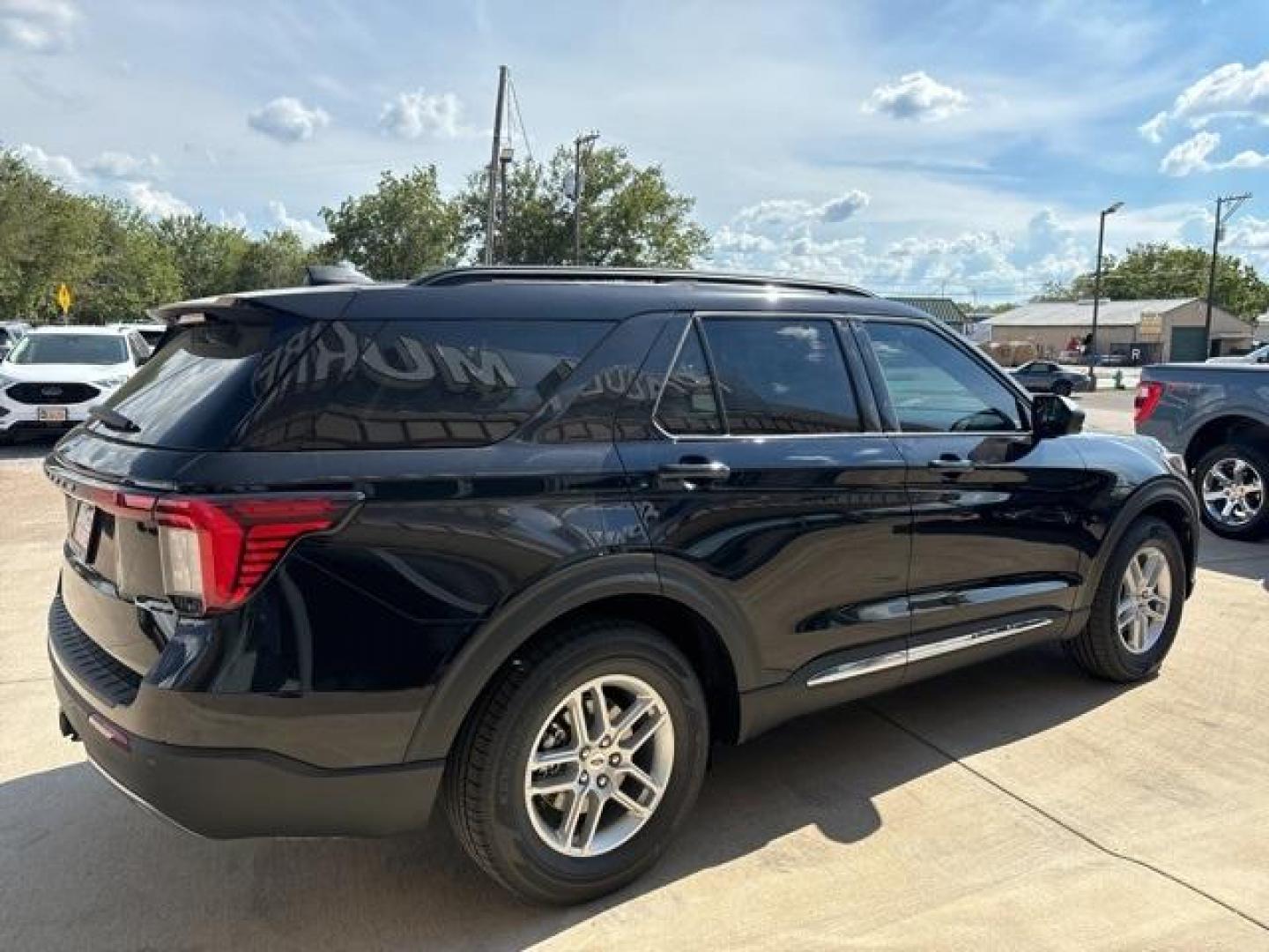 2025 Agate Black Metallic /Gray Ford Explorer Active (1FMUK7DH6SG) with an 2.3L EcoBoost I-4 engine, Automatic transmission, located at 1105 E Mulberry, Kaufman, TX, 75142, (972) 962-2151, 32.589550, -96.300926 - Agate Black Metallic 2025 Ford Explorer 4D Sport Utility Active RWD 10-Speed Automatic 2.3L EcoBoost I-4<br><br>21/28 City/Highway MPG<br><br><br>Please call Paul Murrey Ford Inc. In Kaufman Texas A Family Dealership Since 1952 Serving the Dallas Fort Worth and East Texas areas for over 70 years. Pl - Photo#5