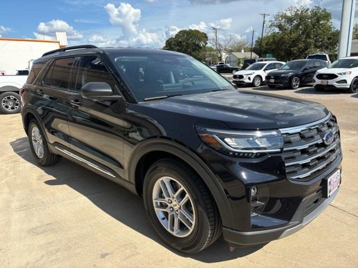 2025 Agate Black Metallic /Gray Ford Explorer Active (1FMUK7DH6SG) with an 2.3L EcoBoost I-4 engine, Automatic transmission, located at 1105 E Mulberry, Kaufman, TX, 75142, (972) 962-2151, 32.589550, -96.300926 - Agate Black Metallic 2025 Ford Explorer 4D Sport Utility Active RWD 10-Speed Automatic 2.3L EcoBoost I-4<br><br>21/28 City/Highway MPG<br><br><br>Please call Paul Murrey Ford Inc. In Kaufman Texas A Family Dealership Since 1952 Serving the Dallas Fort Worth and East Texas areas for over 70 years. Pl - Photo#6