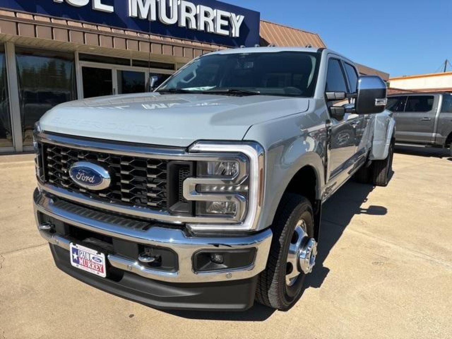 2024 Glacier Gray Metallic TriCoat /Black Ford F-350SD (1FT8W3DT3RE) with an Power Stroke 6.7L V8 DI 32V OHV Turbodiesel engine, Automatic transmission, located at 1105 E Mulberry, Kaufman, TX, 75142, (972) 962-2151, 32.589550, -96.300926 - Glacier Gray Metallic TriCoat 2024 Ford F-350SD 4D Crew Cab DRW 4WD 10-Speed Automatic Power Stroke 6.7L V8 DI 32V OHV Turbodiesel 4WD.<br><br><br>Please call Paul Murrey Ford Inc. In Kaufman Texas A Family Dealership Since 1952 Serving the Dallas Fort Worth and East Texas areas for over 70 years. P - Photo#1